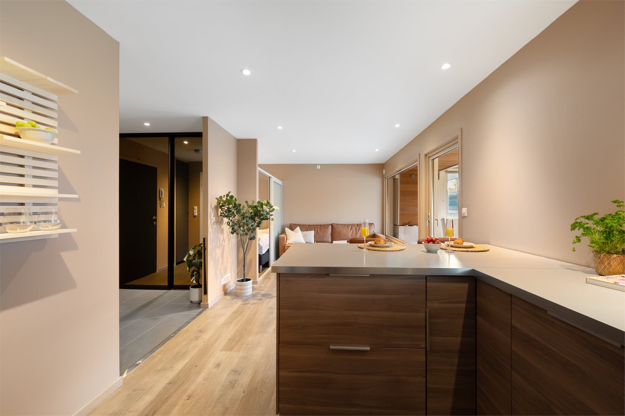 - Stuen har en meget god atmosfære som gjør at dette er et rom man vil trives godt i -