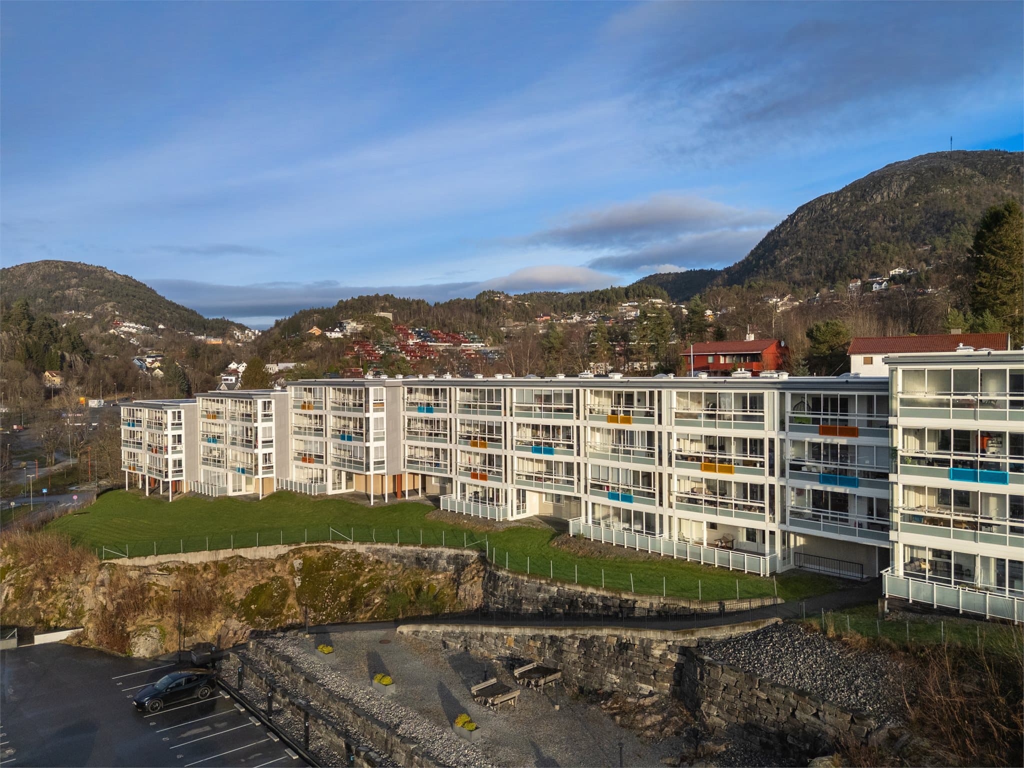 - Borettslaget har gode parkeringsmuligheter -