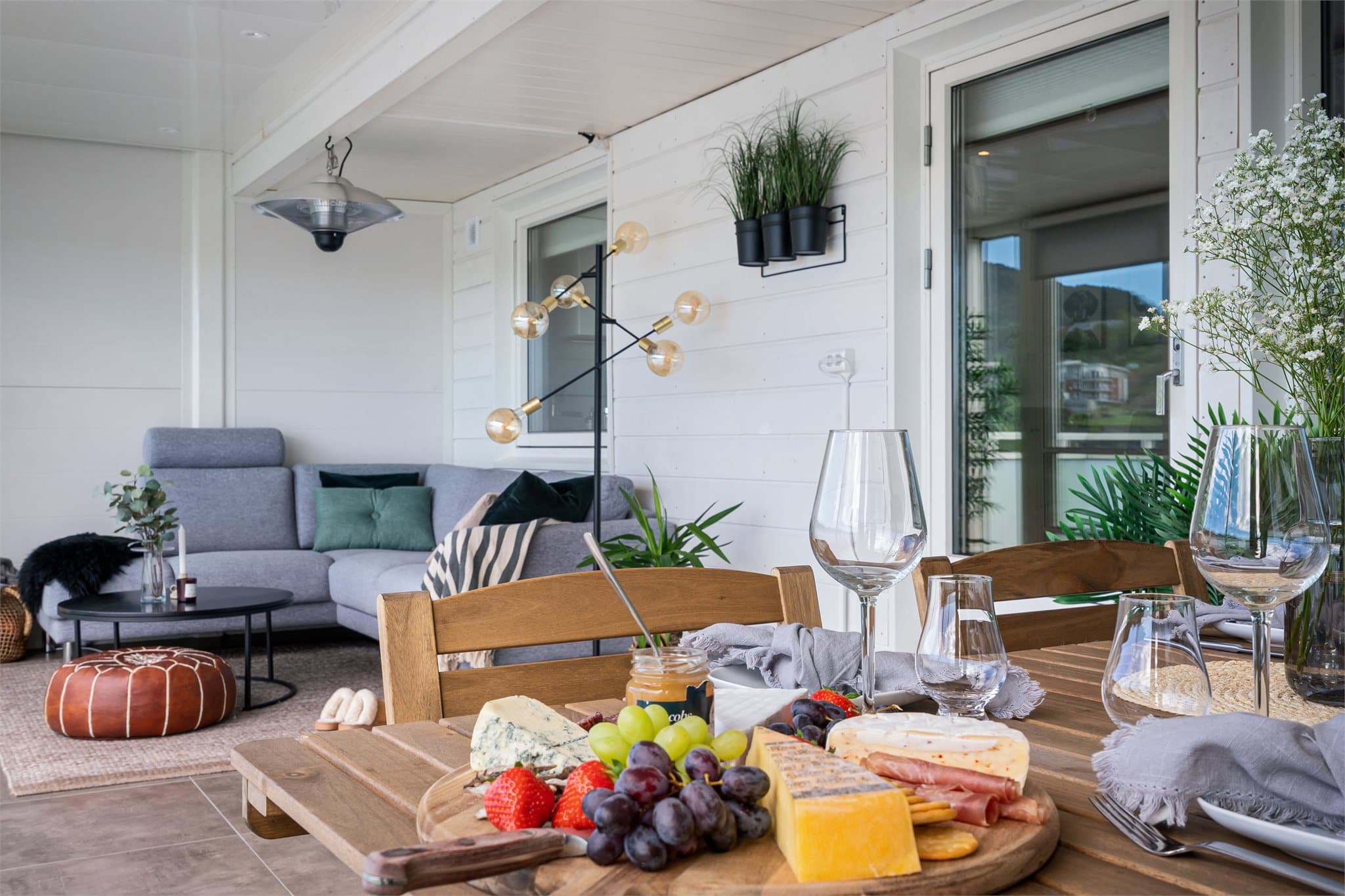 - Innglasset balkong på hele 24m² -