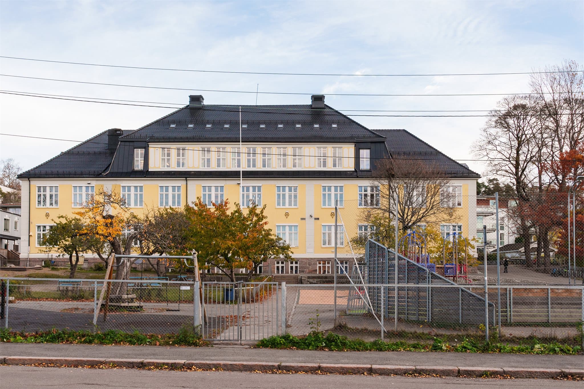 For barnefamilier er beliggenheten ideell med gangavstand til både Bekkelaget skole og Nedre Bekkelaget skole.