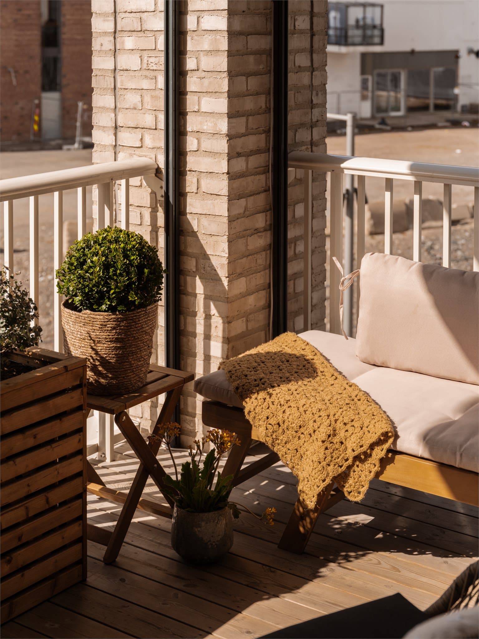 Gulvet er belagt med treplatting.