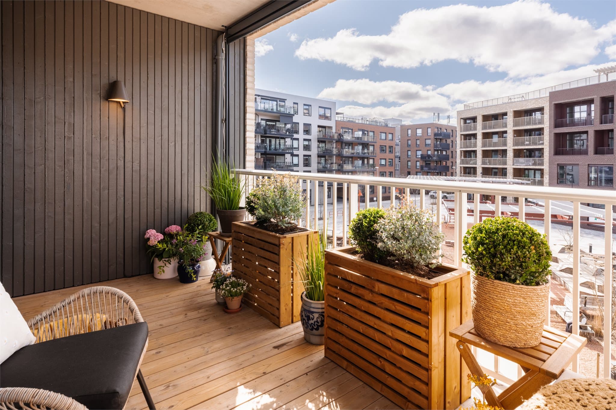 Dette er en rålekker og lys 4-roms med garasjeplass, lader og fantastisk beliggenhet ut mot prisbelønte Vollebekk torg.