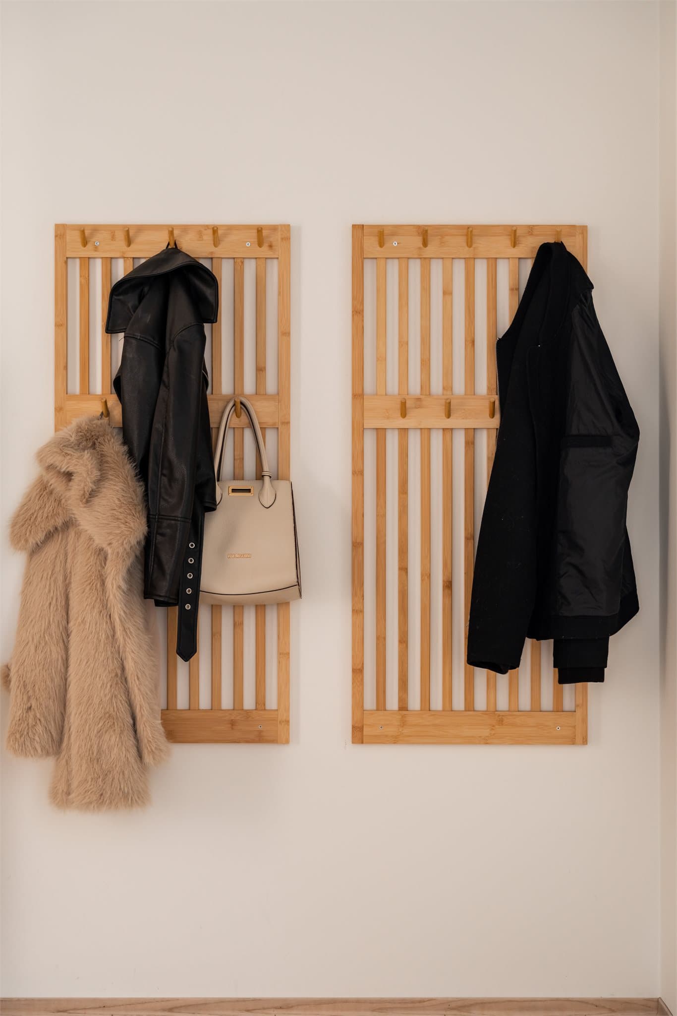 Praktiske løsninger for oppheng av yttertøy.