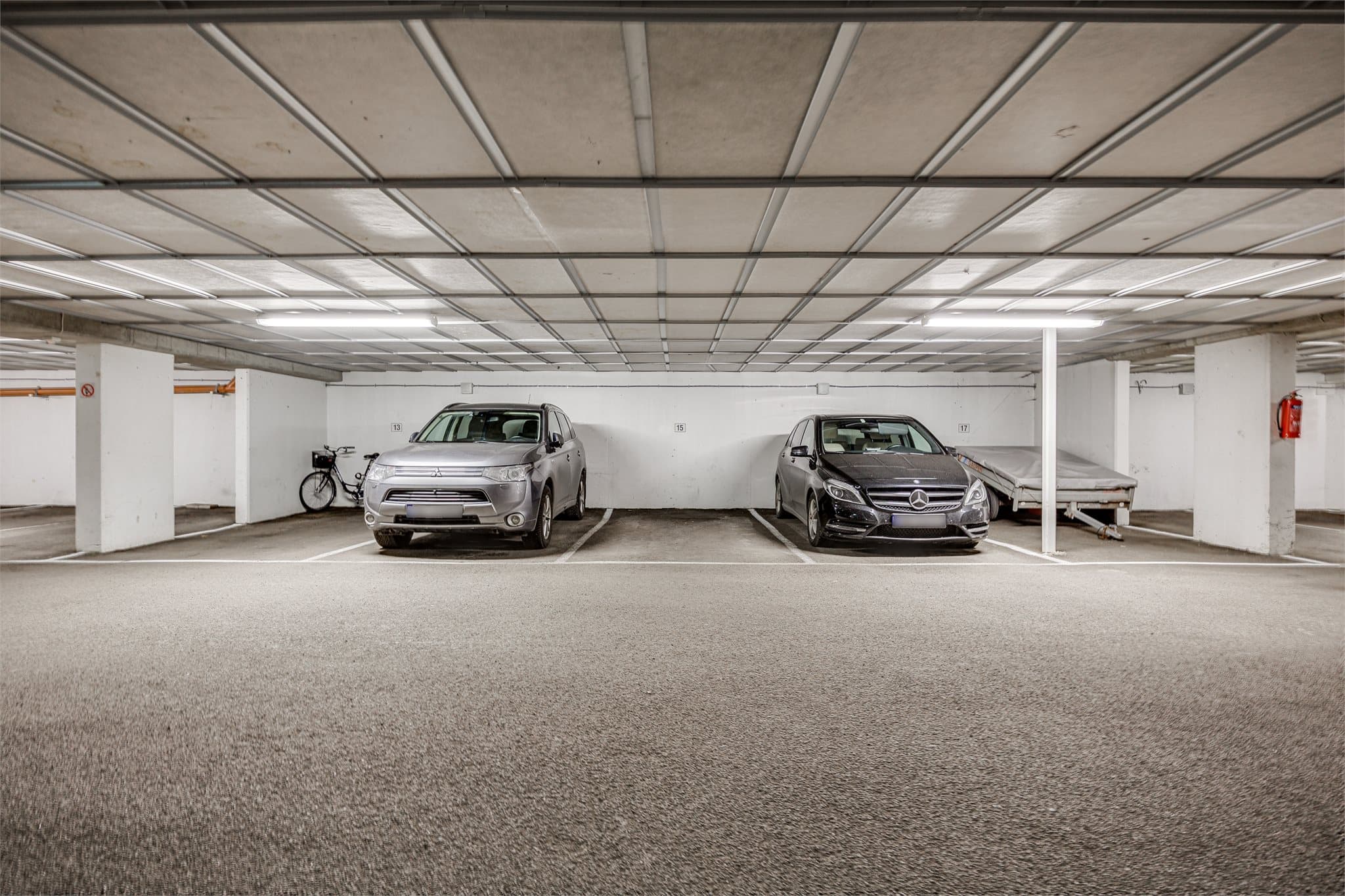 Fast garasjeplass i lukket anlegg medfølger.