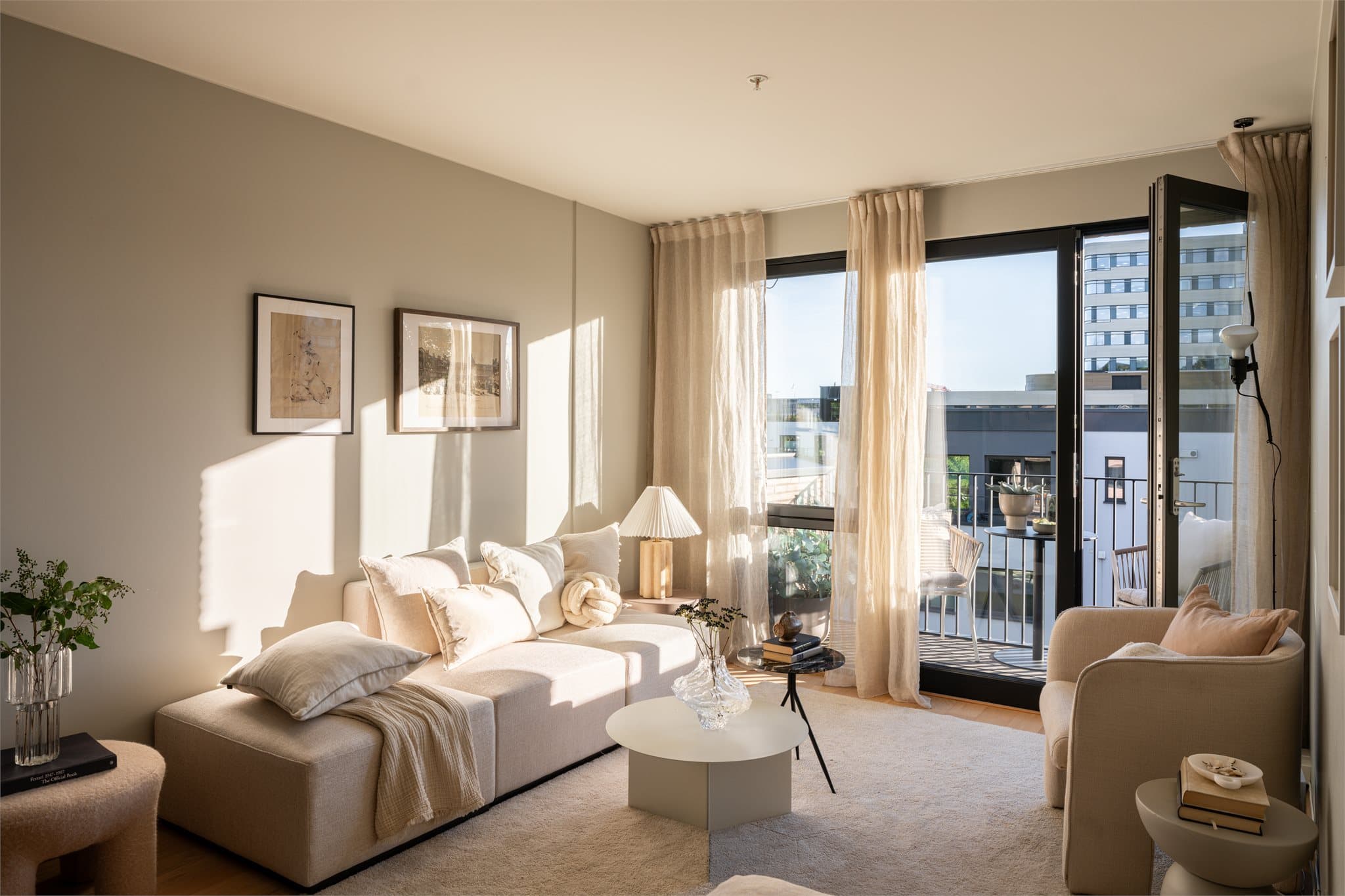 Stilig og ekslusiv 3-roms leilighet i Villa Ask, et arkitektonisk flott bygg fra 2019, tegnet av Reiulf Ramstad Arkitekter.