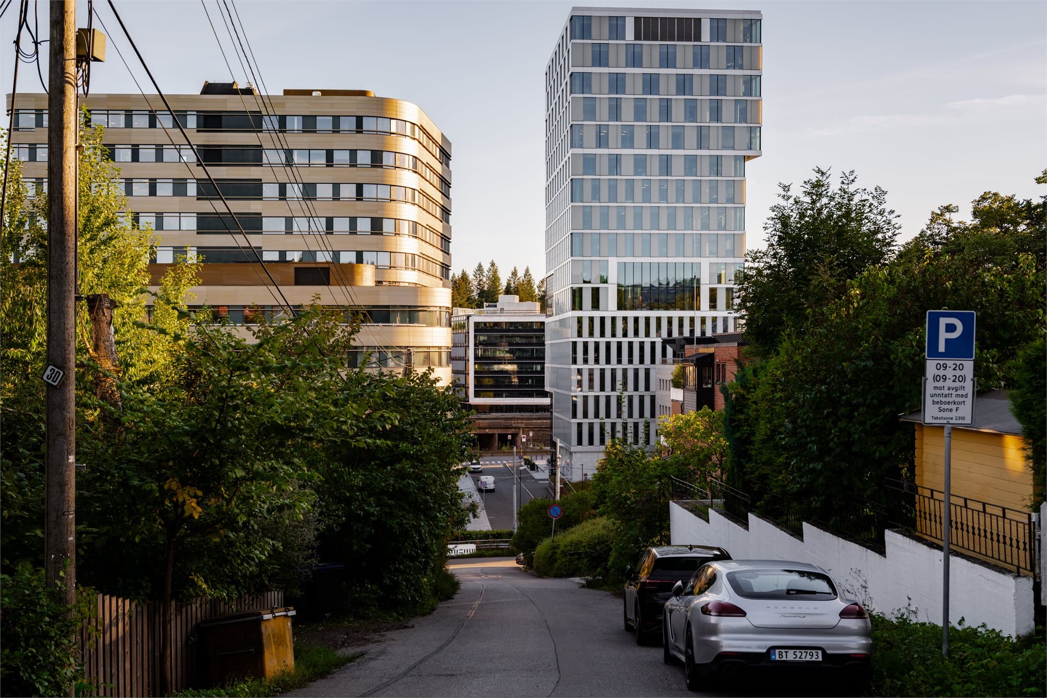 Sentral og tilbaketrukket beliggenhet i nærheten av Karenslyst allé.