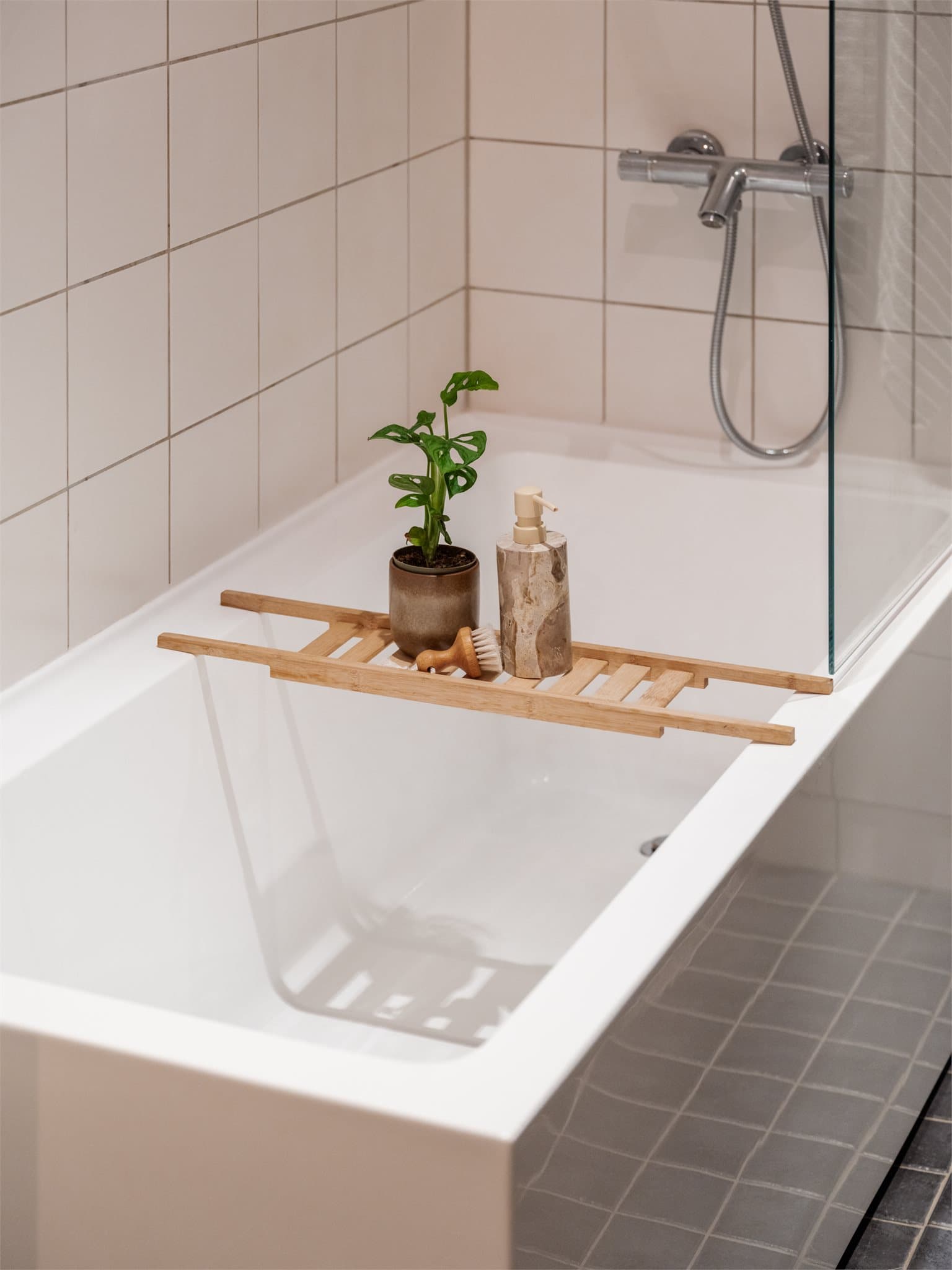 Et badekar er praktisk i hverdagen og noe både store og små kan sette pris på.