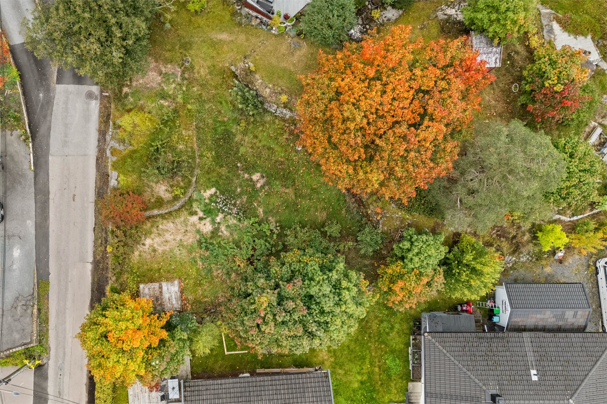 Det foreligger rammetillatelse og IG for oppføring av ny enebolig.