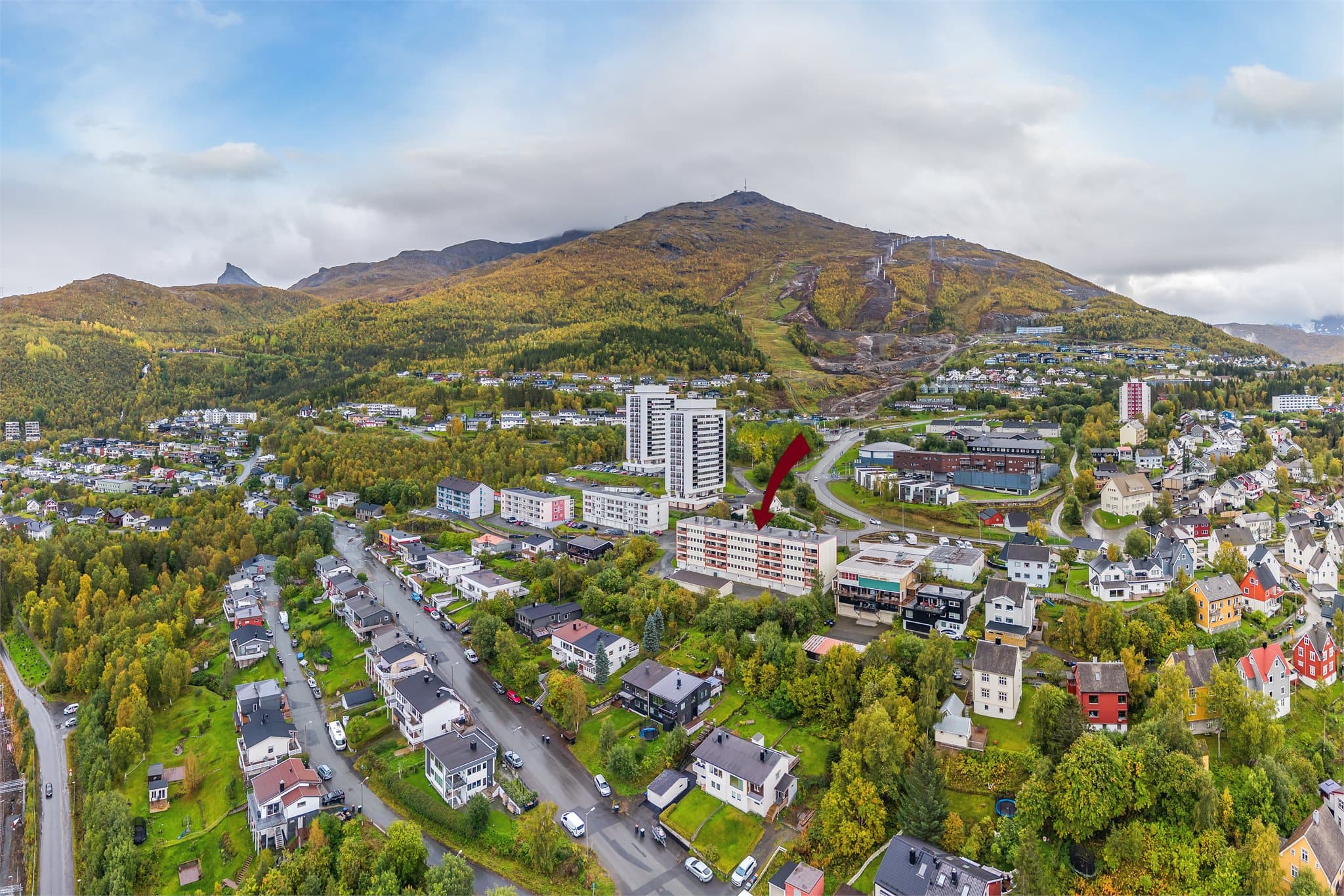 Kort vei til "Narvikfjellet" med gondolbane, alpinbakker og helårs turstier.