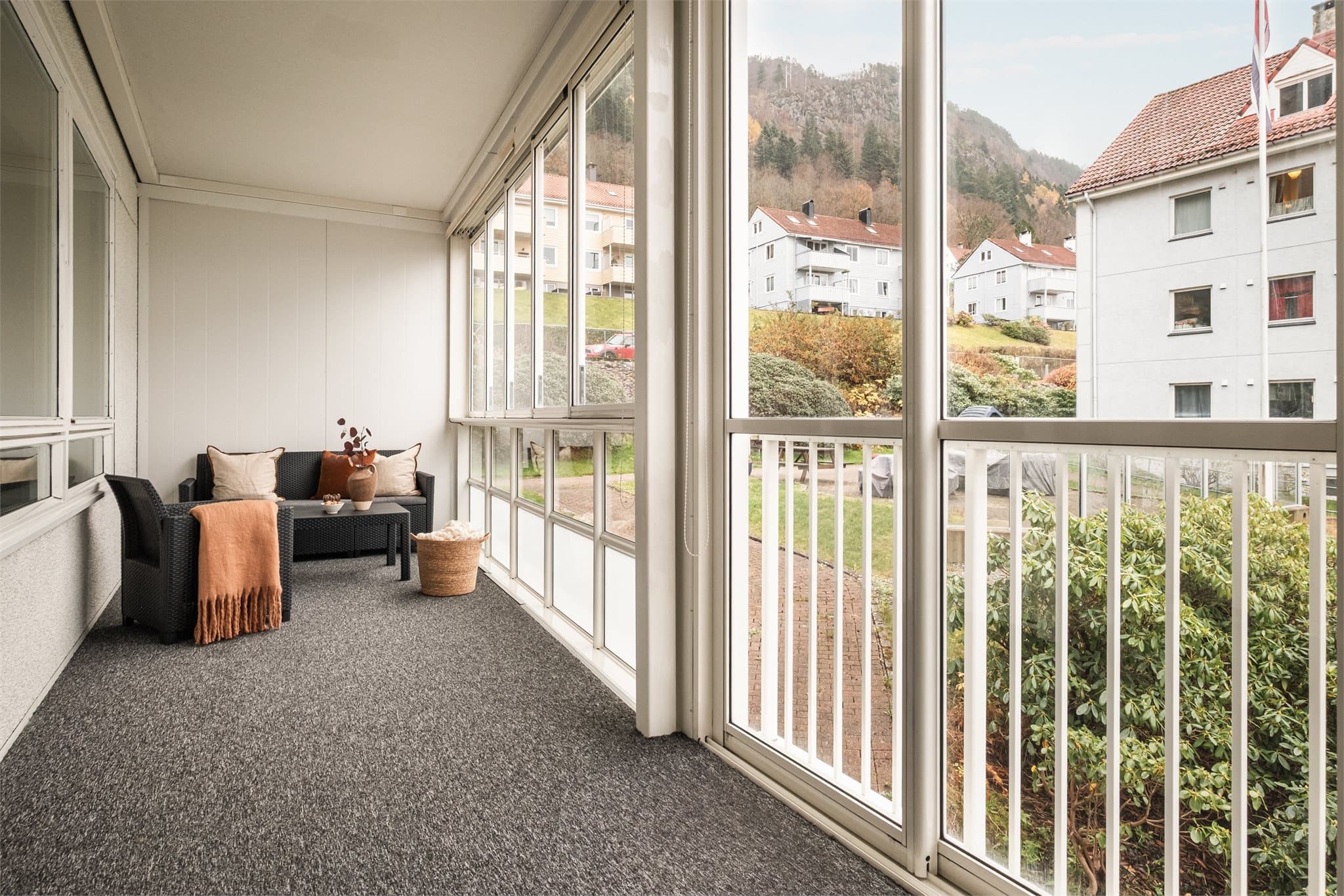 - Rikelig med lagringsplass i to eksterne boder på hhv. 3m² og 1,9m²-