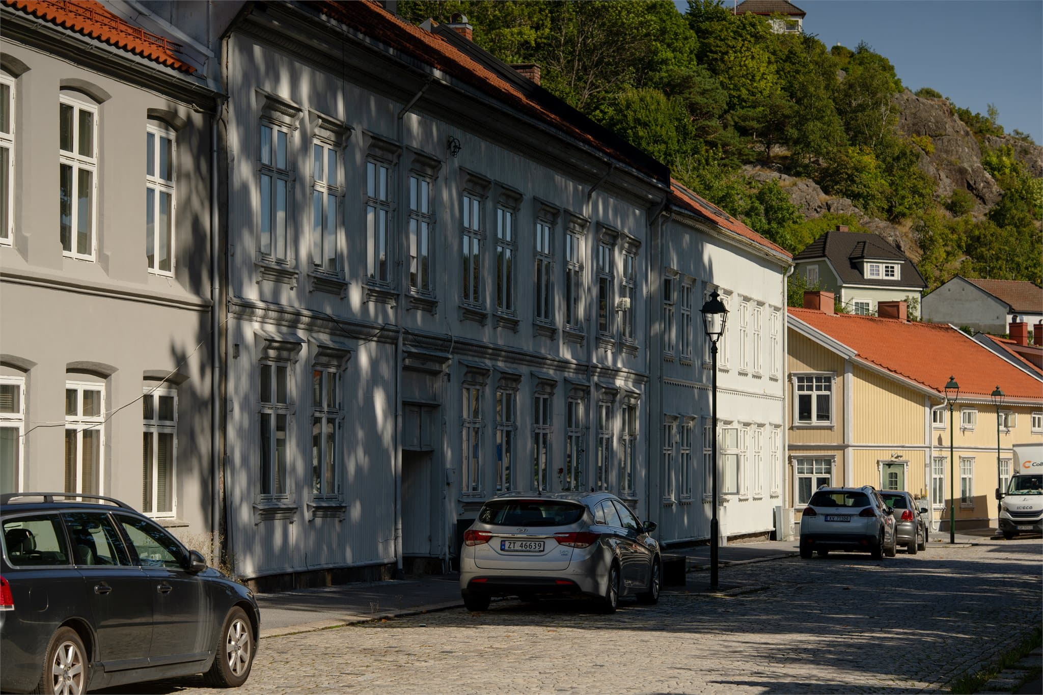 Damhaugen kjennetegnes av sjarmerende trehusbebyggelse og brosteinsbelagte gater.