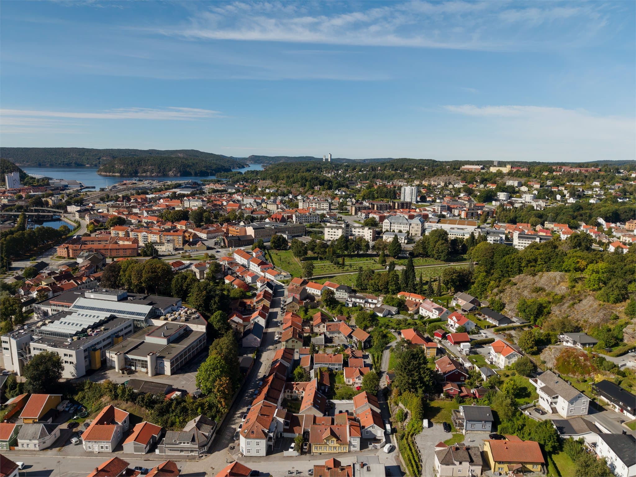 Sentral beliggenhet med gangavstand til skoler, butikker og Halden stasjon.