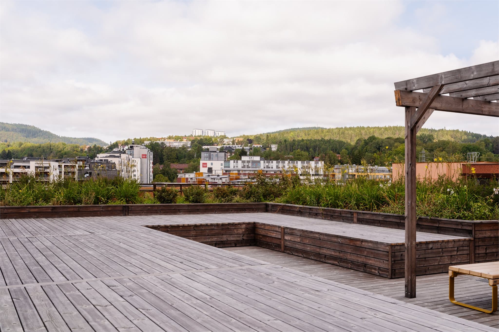 Hyggelig felles takterrasse som gir ekstra uteplass til beboerne.