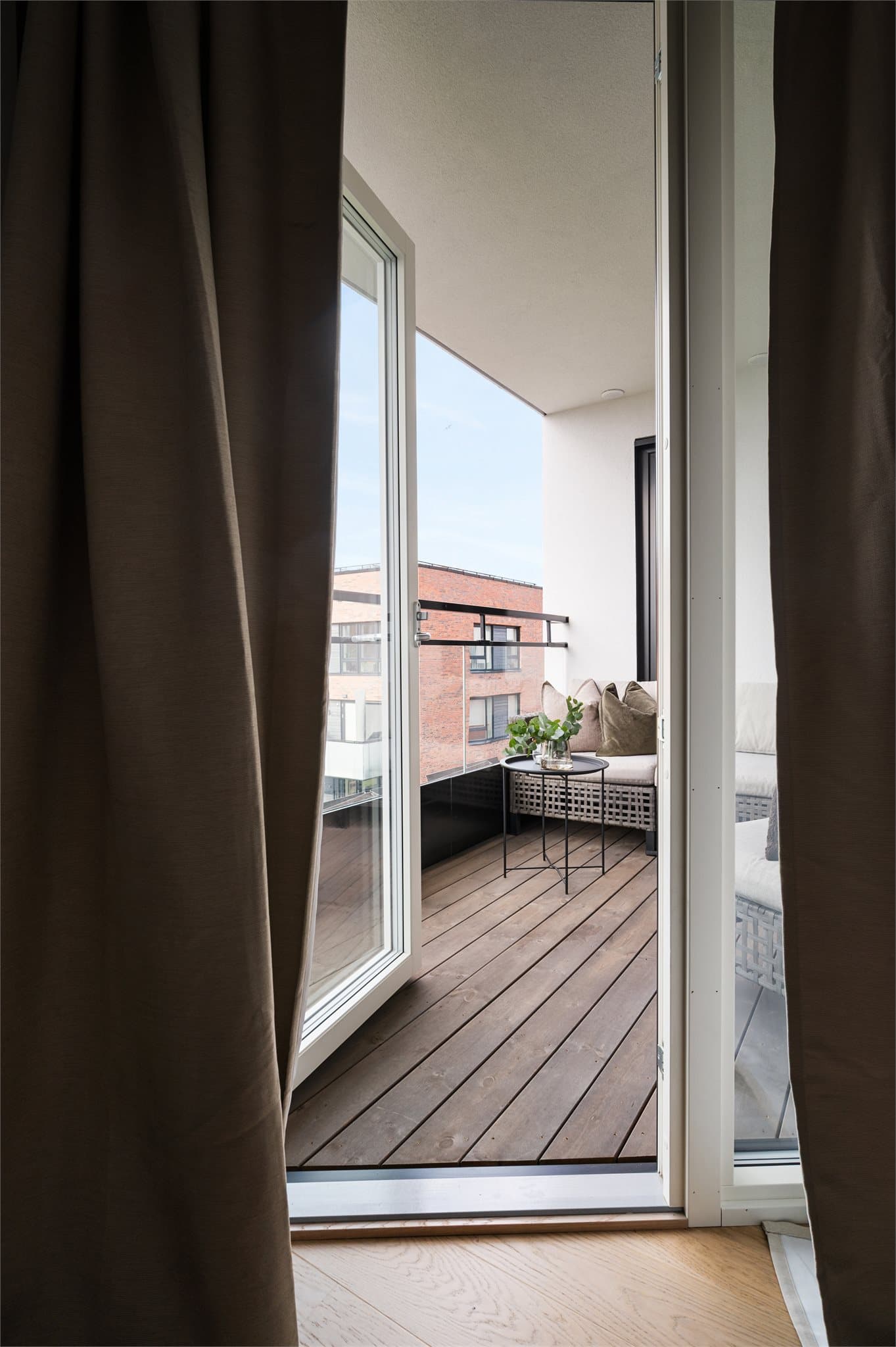 Fra dette rommet har du også tilgang til boligens balkong.