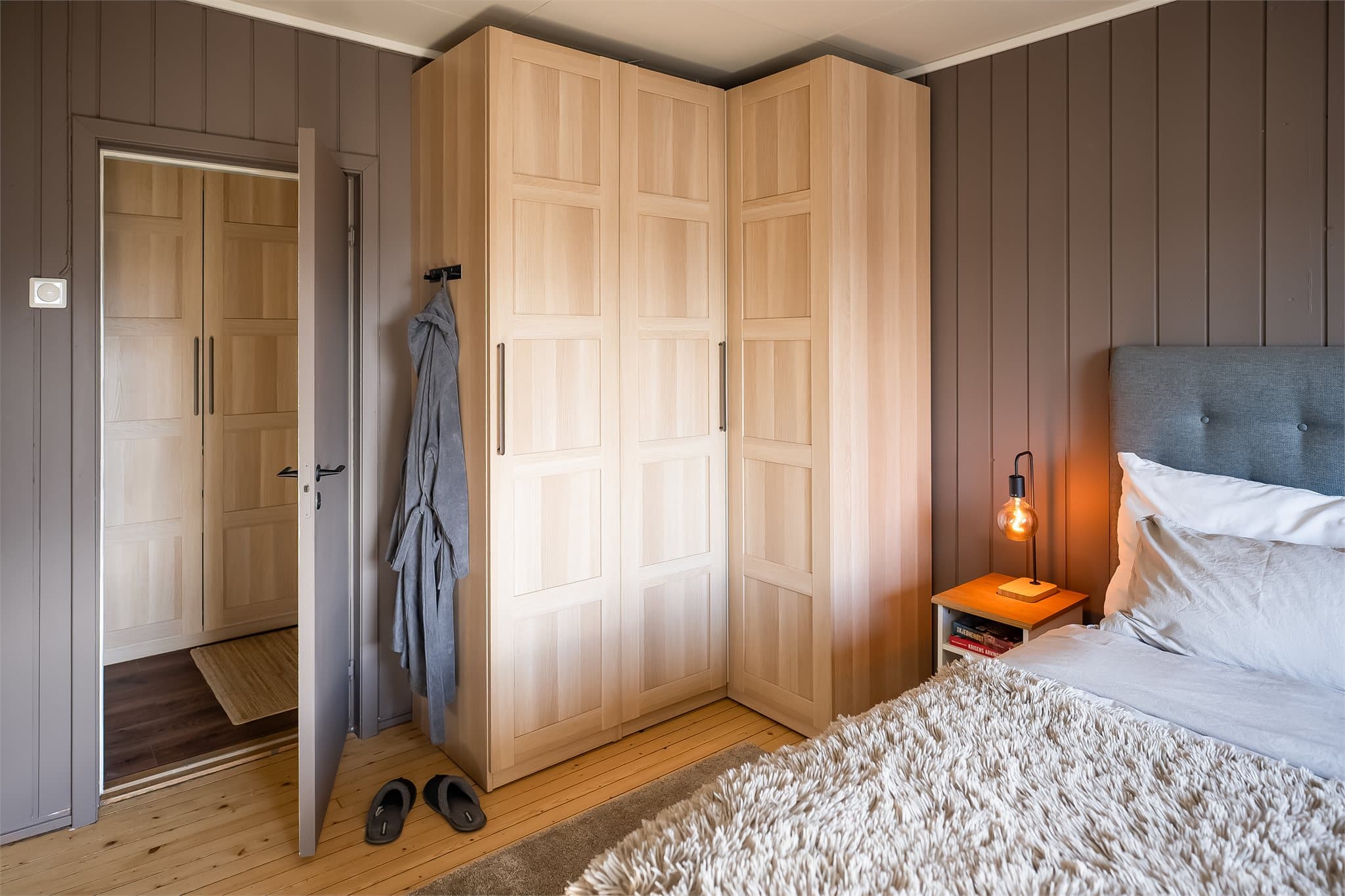 Det er også god plass til stor garderobeløsning på soverommet.