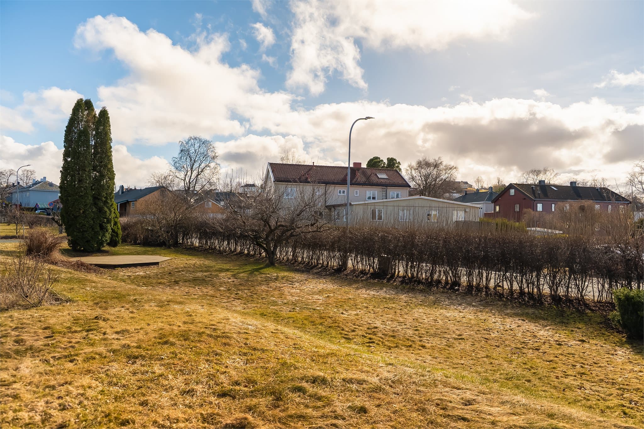Samtidig som beliggenheten er tilbaketrukket er det kort vei til Trondheim sentrum, Sirkus Shopping og City Lade.