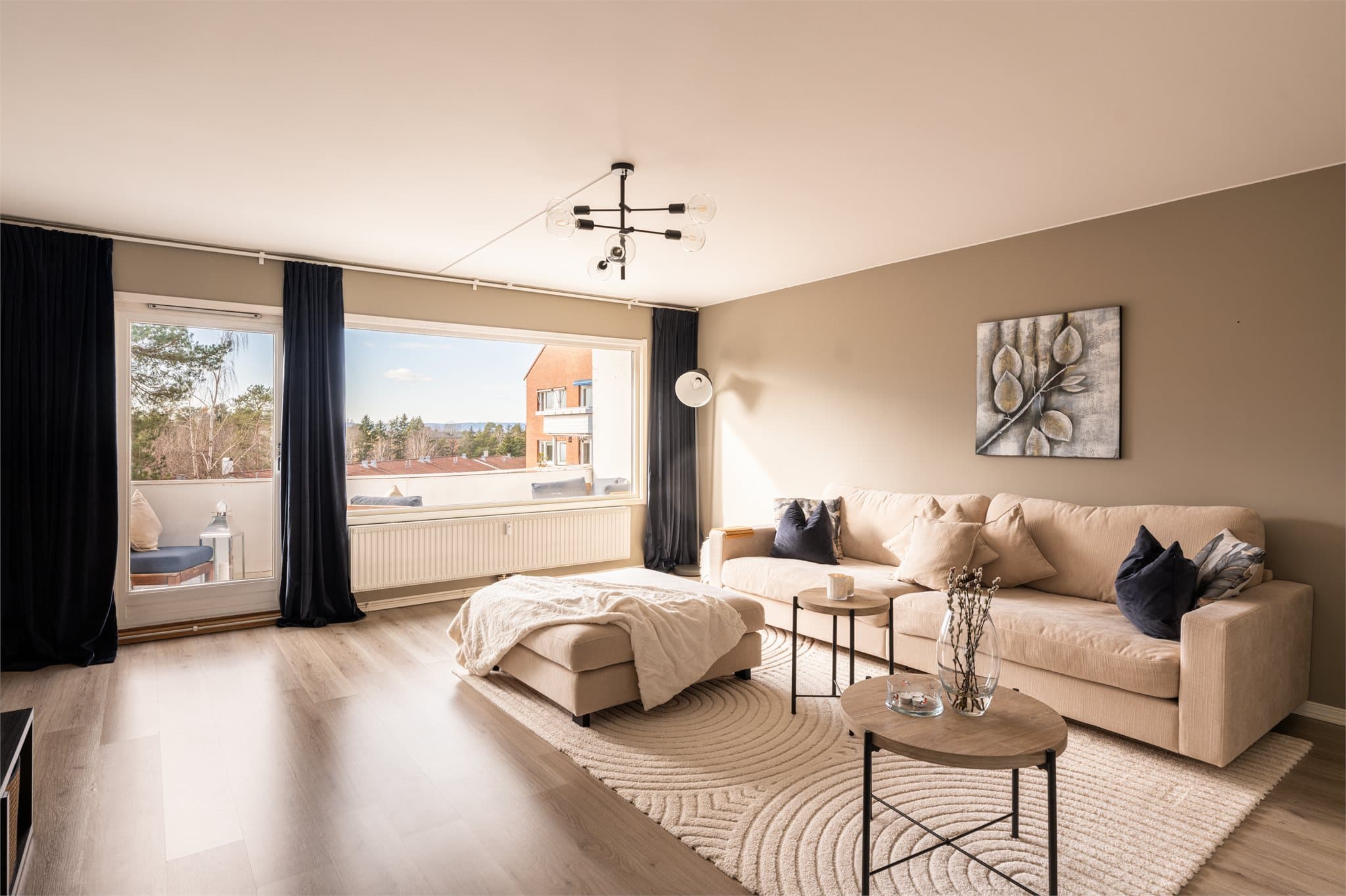 Anya Martinsen v. Emera Eiendomsmegling ønsker velkommen til Bjørn Bondes vei 155!