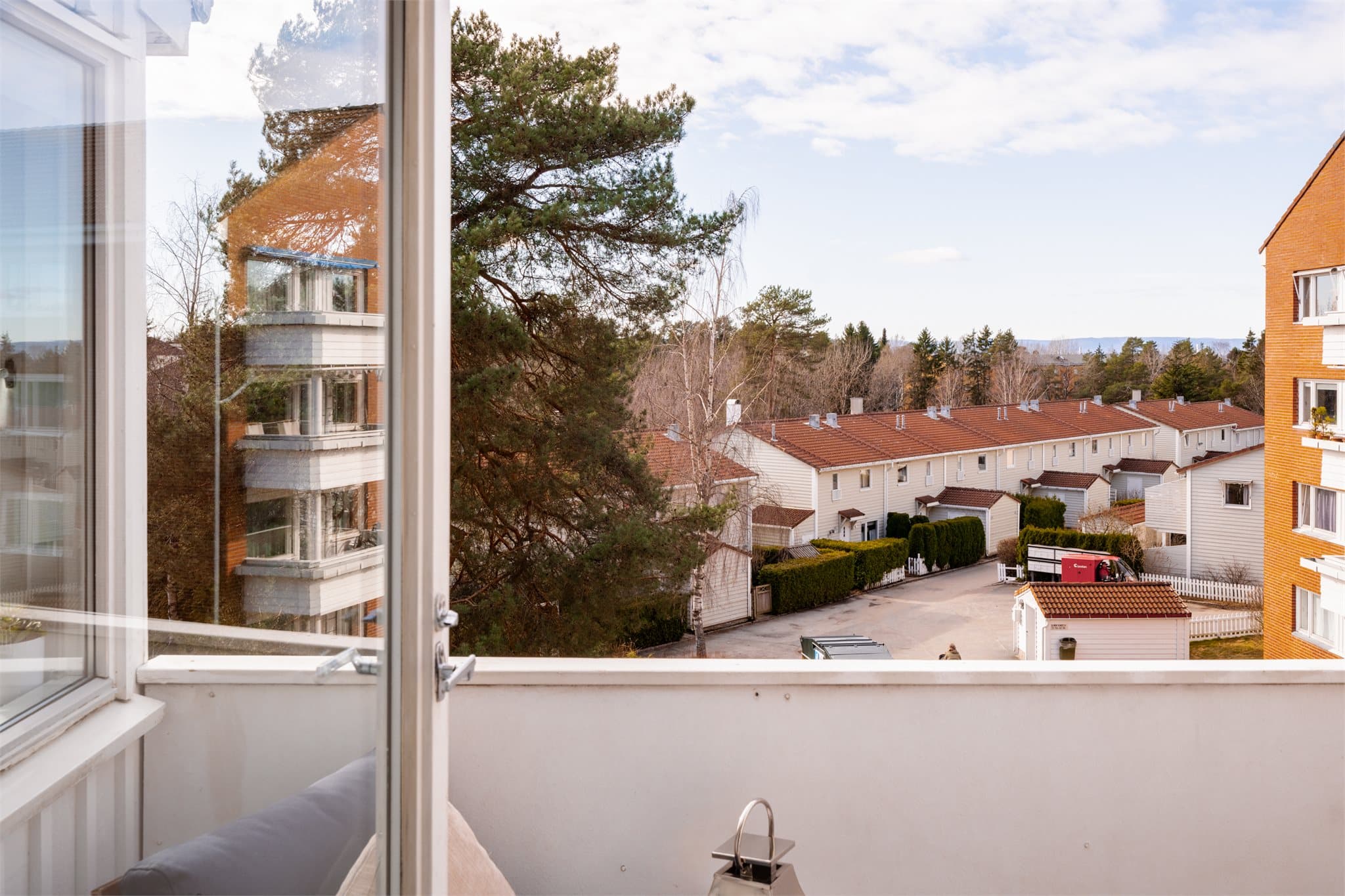 Her kommer toppetasjens beliggenhet virkelig til sin rett med fri og flott utsikt.