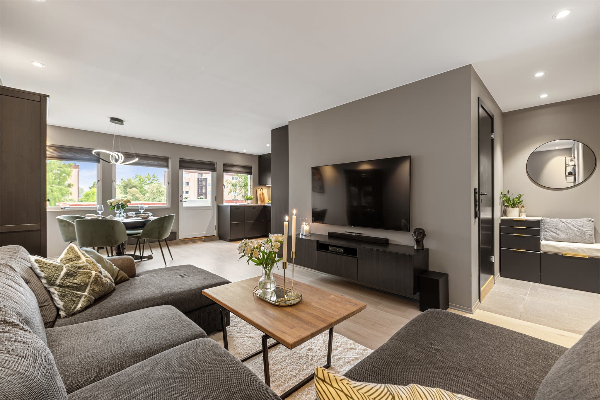 Emera eiendomsmegling v/Eystein Wullum ønsker velkommen til Lillebergvegen 6B! Foto: Julian Nonstad / Nonstad Foto.