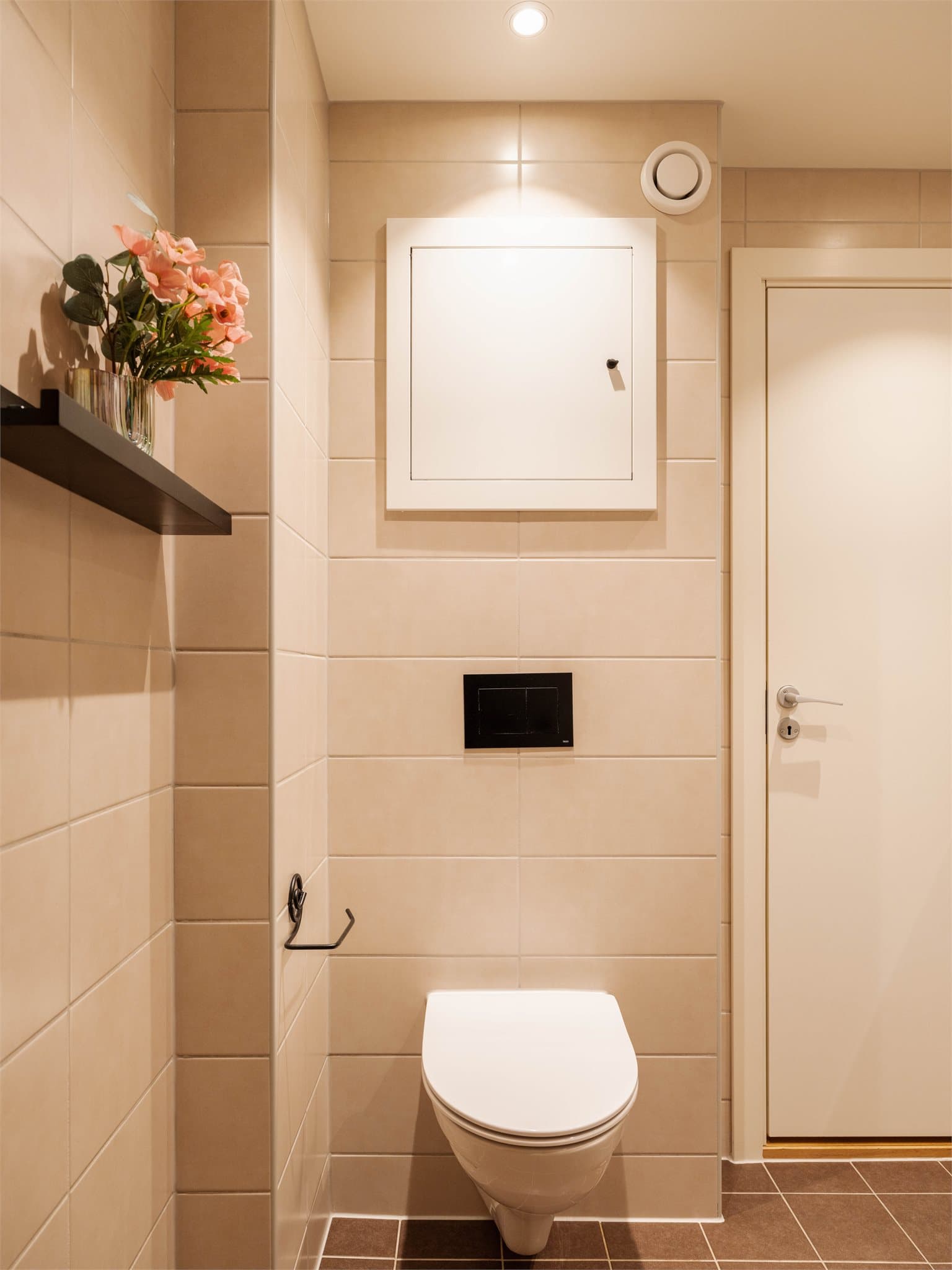 Badet fremstår svært lekkert og holder en moderne standard.