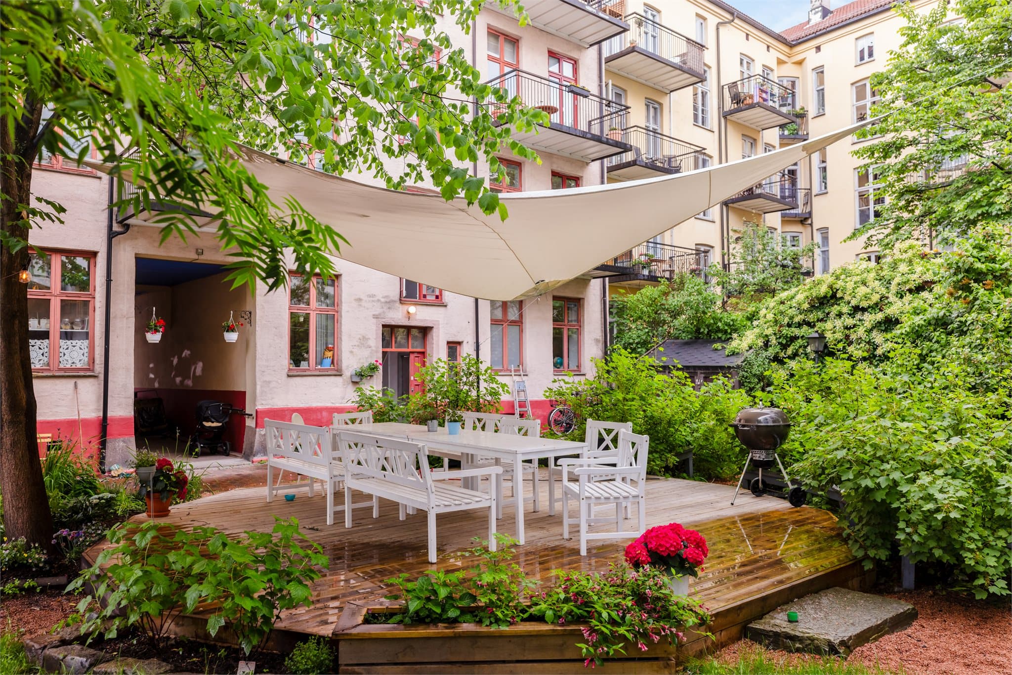 Fellesarealene kan benyttes til sosiale sammenkomster og er en fin, grønn oase midt i hjertet av Løkka.