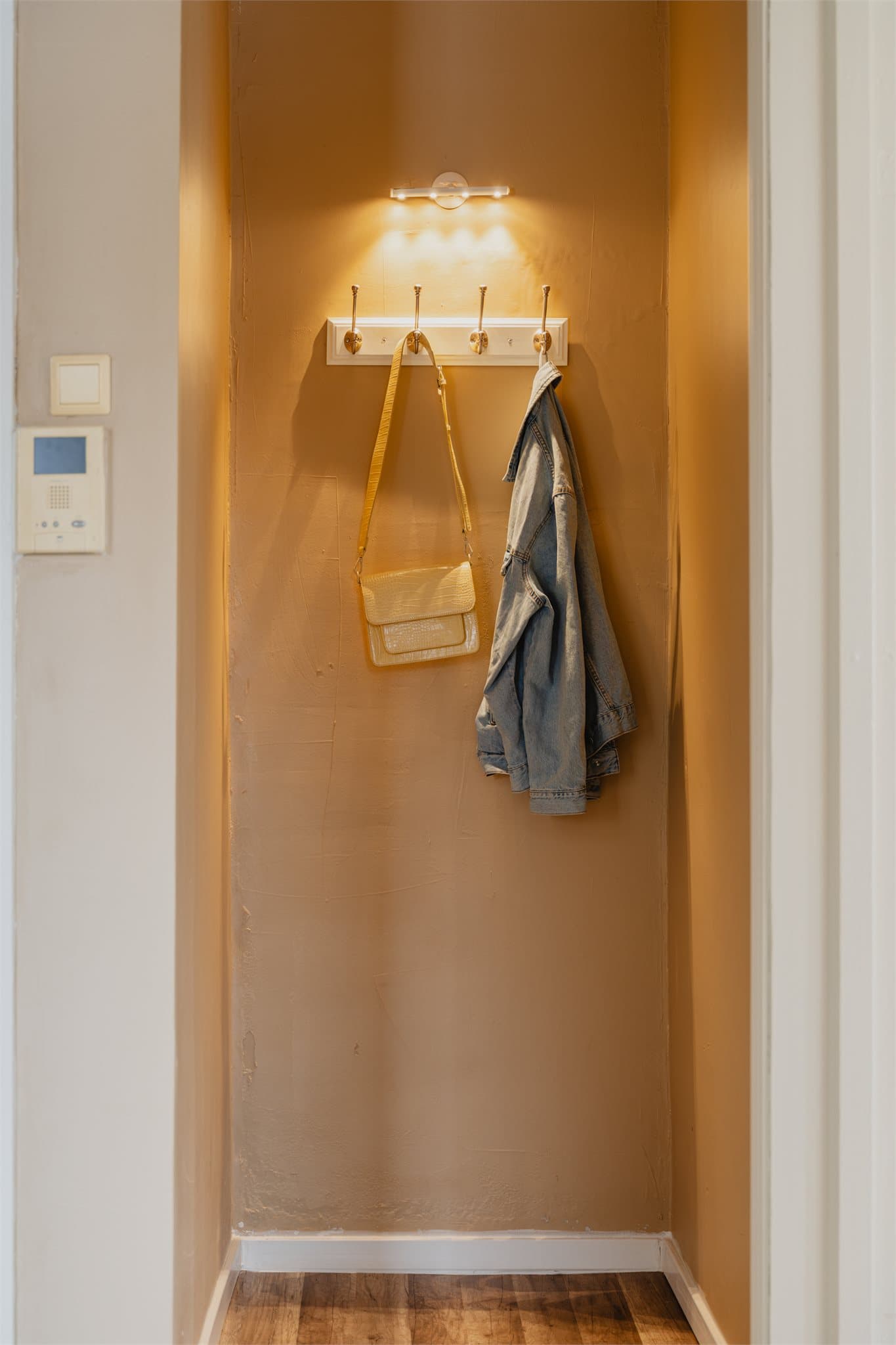 Her finnes mange muligheter for gode oppbevaringsløsninger.