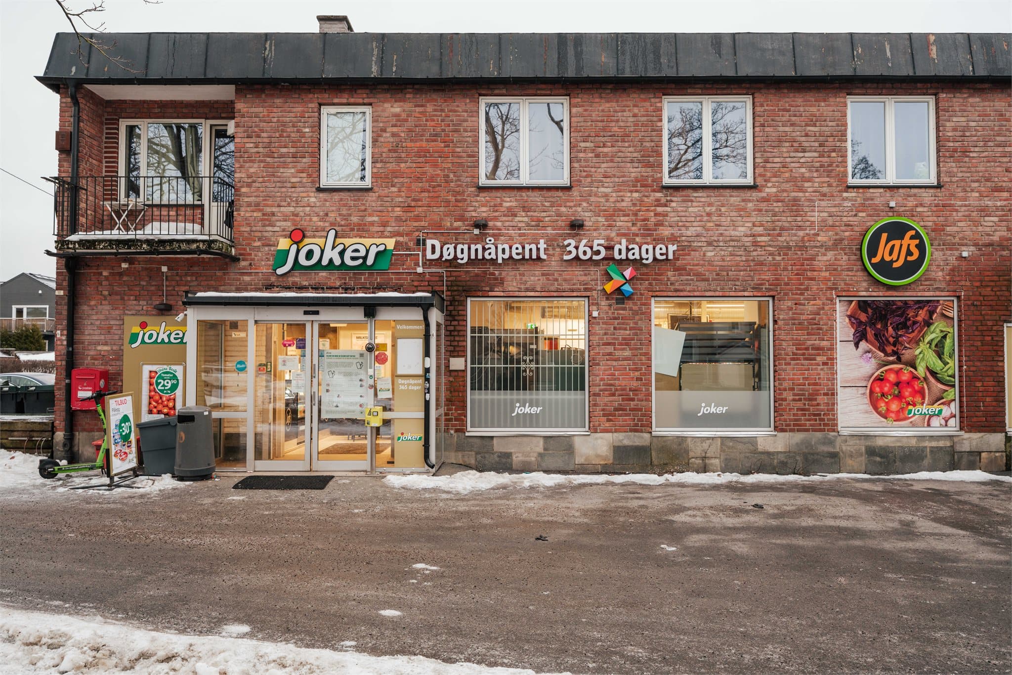 De daglige innkjøpene gjør du enkelt hos Joker Teisen, som også er søndagsåpen, eller hos Rema 1000 på Bryn. For trening finnes både EVO Teisen og Toppform Treningssenter innen få minutters gange.