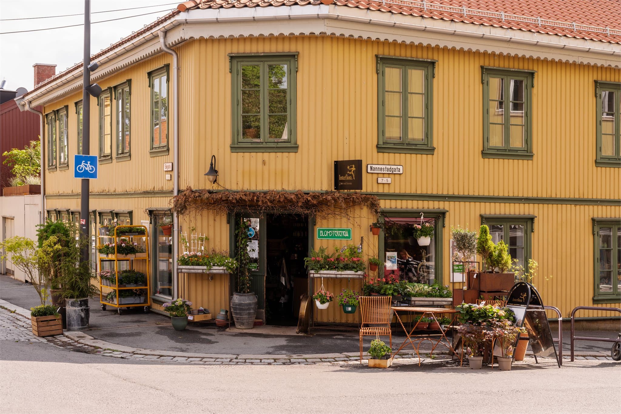 Kampen er kjent for sin sjarmerende atmosfære og historiske trehusbebyggelse.