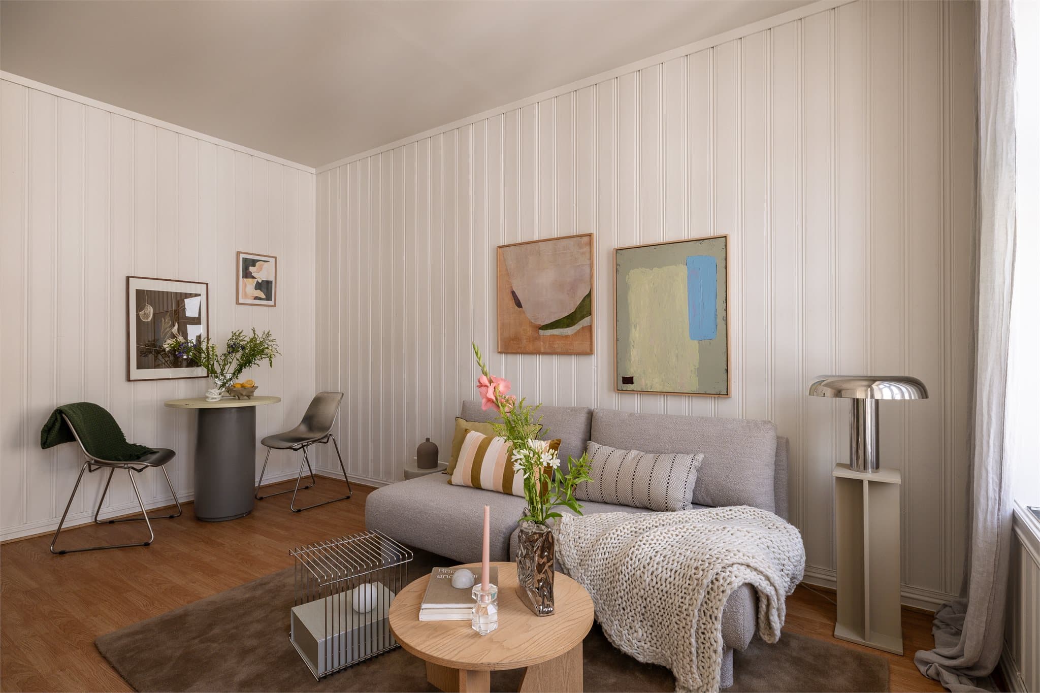 Dette er en lys 2-roms, med fin beliggenhet i 4. etasje og med god planløsning og attraktiv beliggenhet.