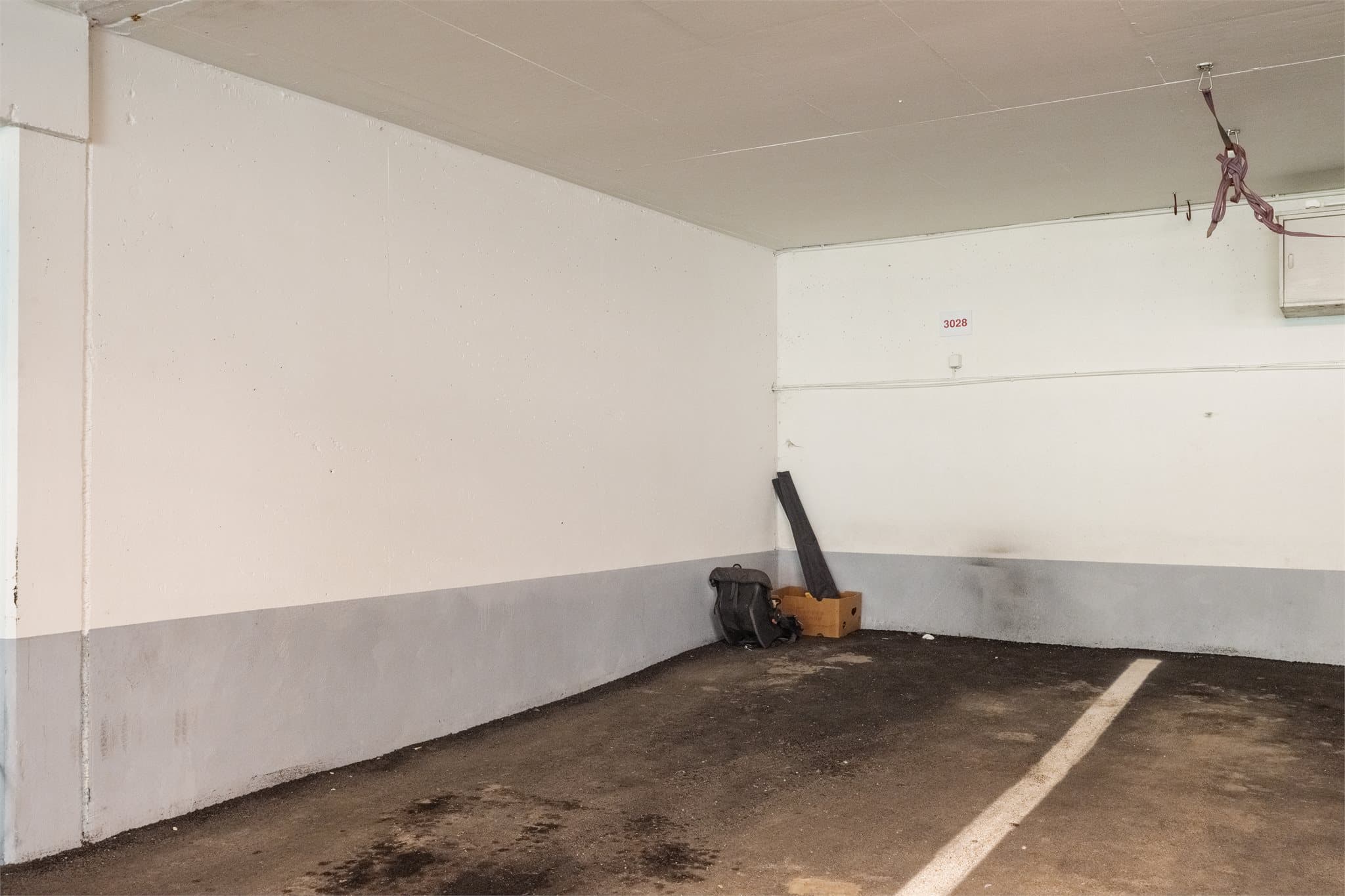 Det medfølger egen garasjeplass i felles, lukket anlegg.