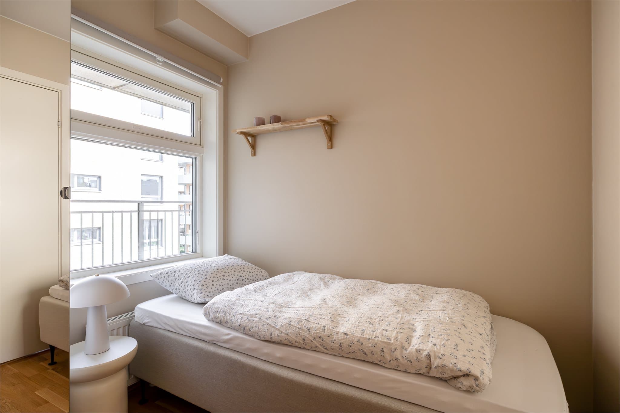 Det er også god plass til ønsket seng på gjesterommet.