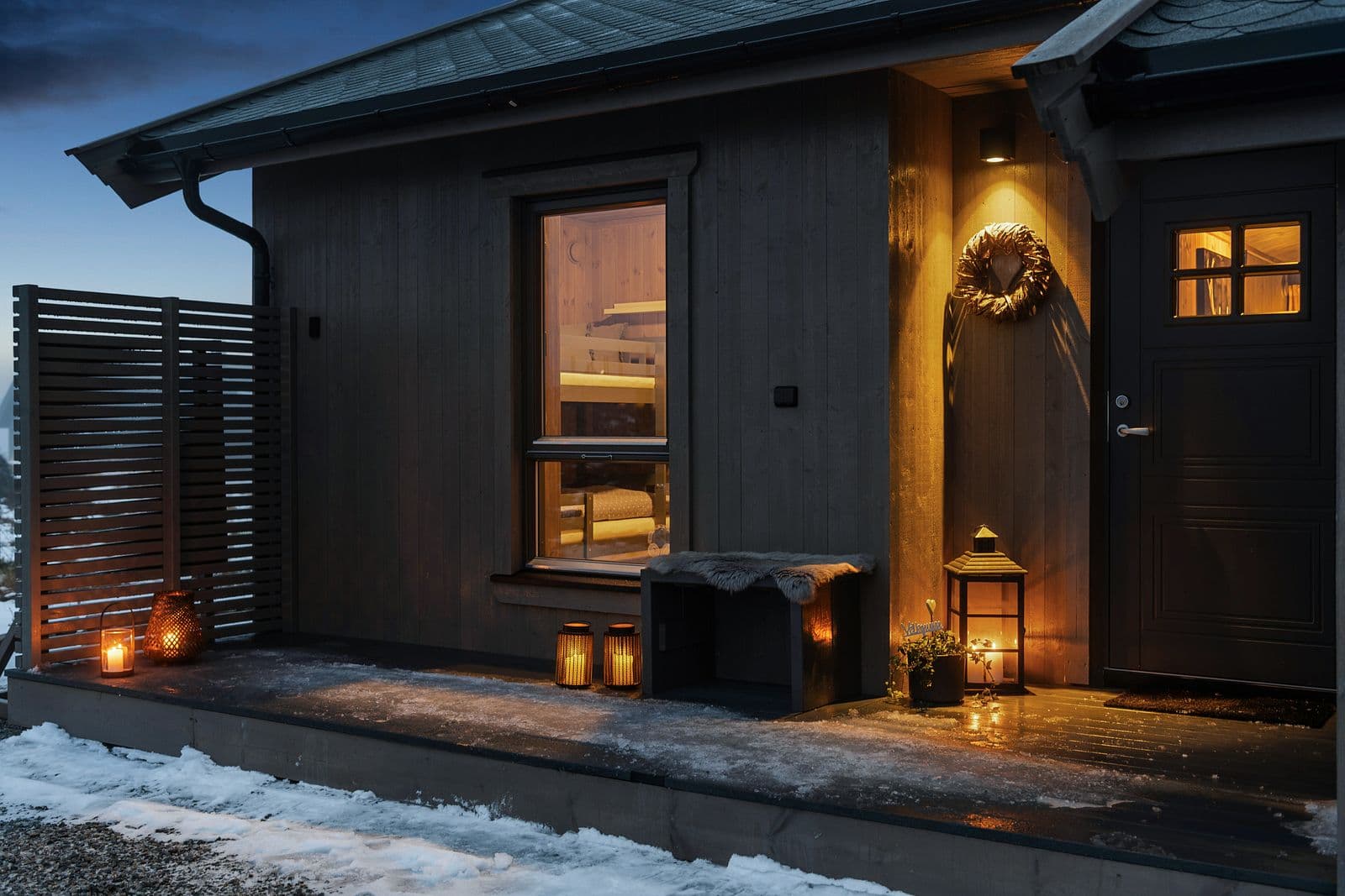 På Furutangen Syd Panorama får du store naturopplevelser rett utenfor døren, enten du søker stille morgener med kaffekoppen på terrassen eller aktive dager i løypene.