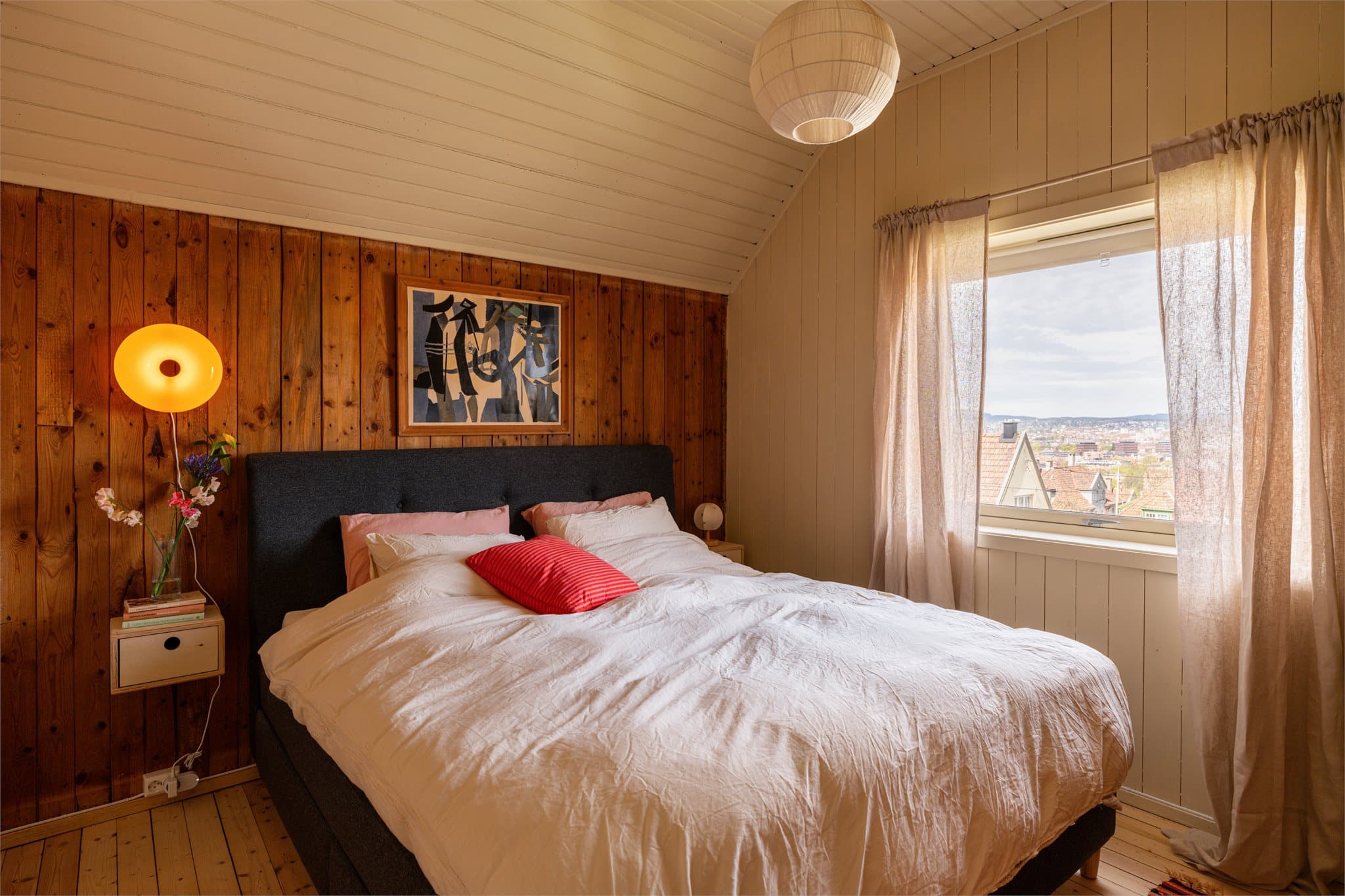 Hovedsoverommet er et lunt og innbydende rom med plass til dobbeltseng.