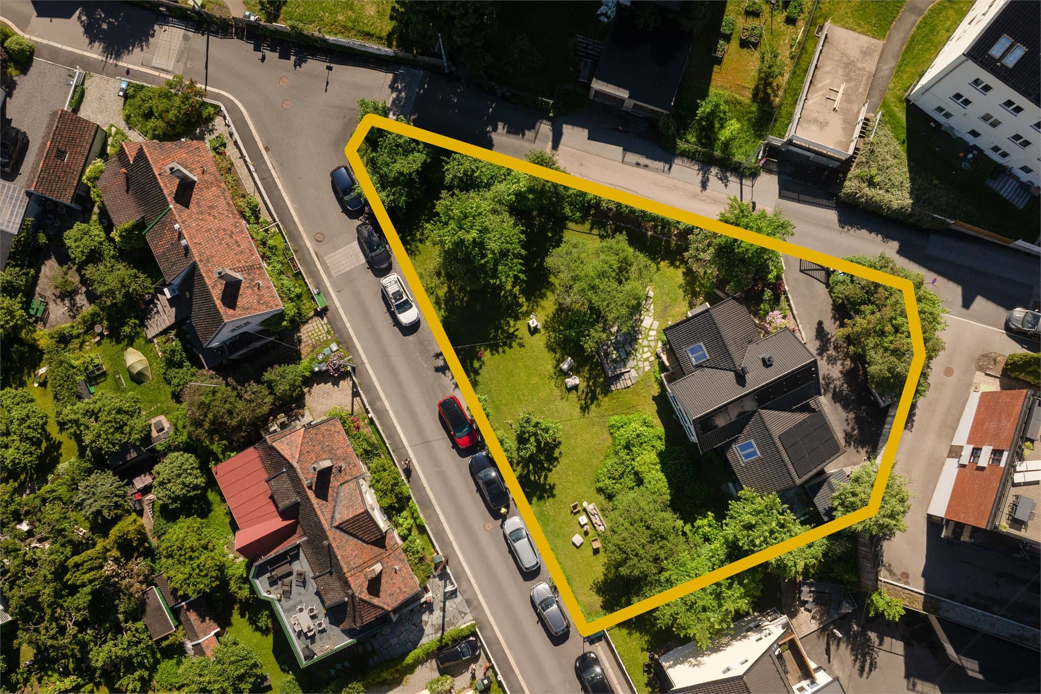 Årlig strømforbruk for 2025 var 19 357 kWt, men 2821 kWt av dette var produsert fra solcellene som er plassert på taket.