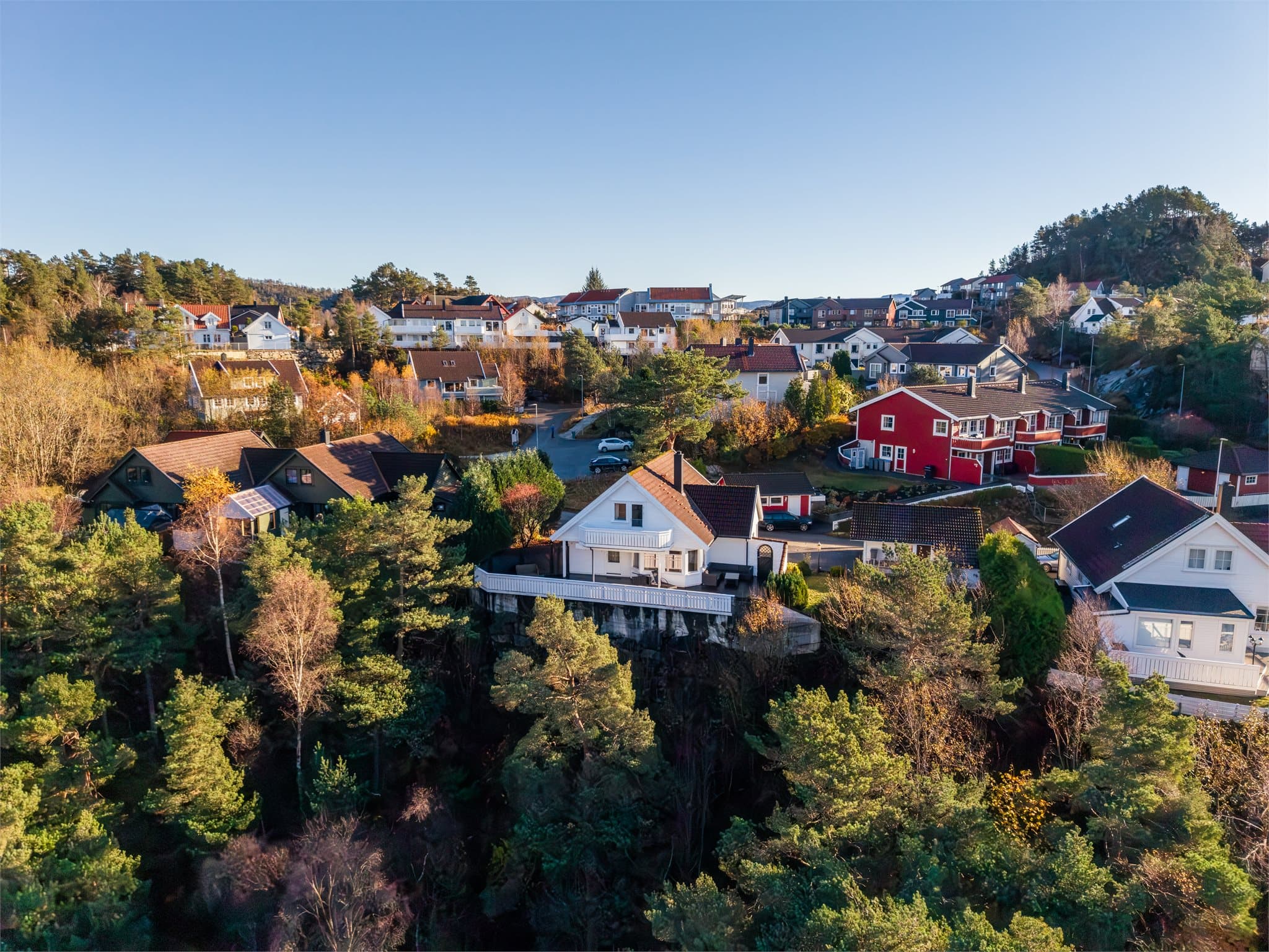 -Eiendommen ligger i et etablert og populært boligområde på Flagget i Strusshamn -