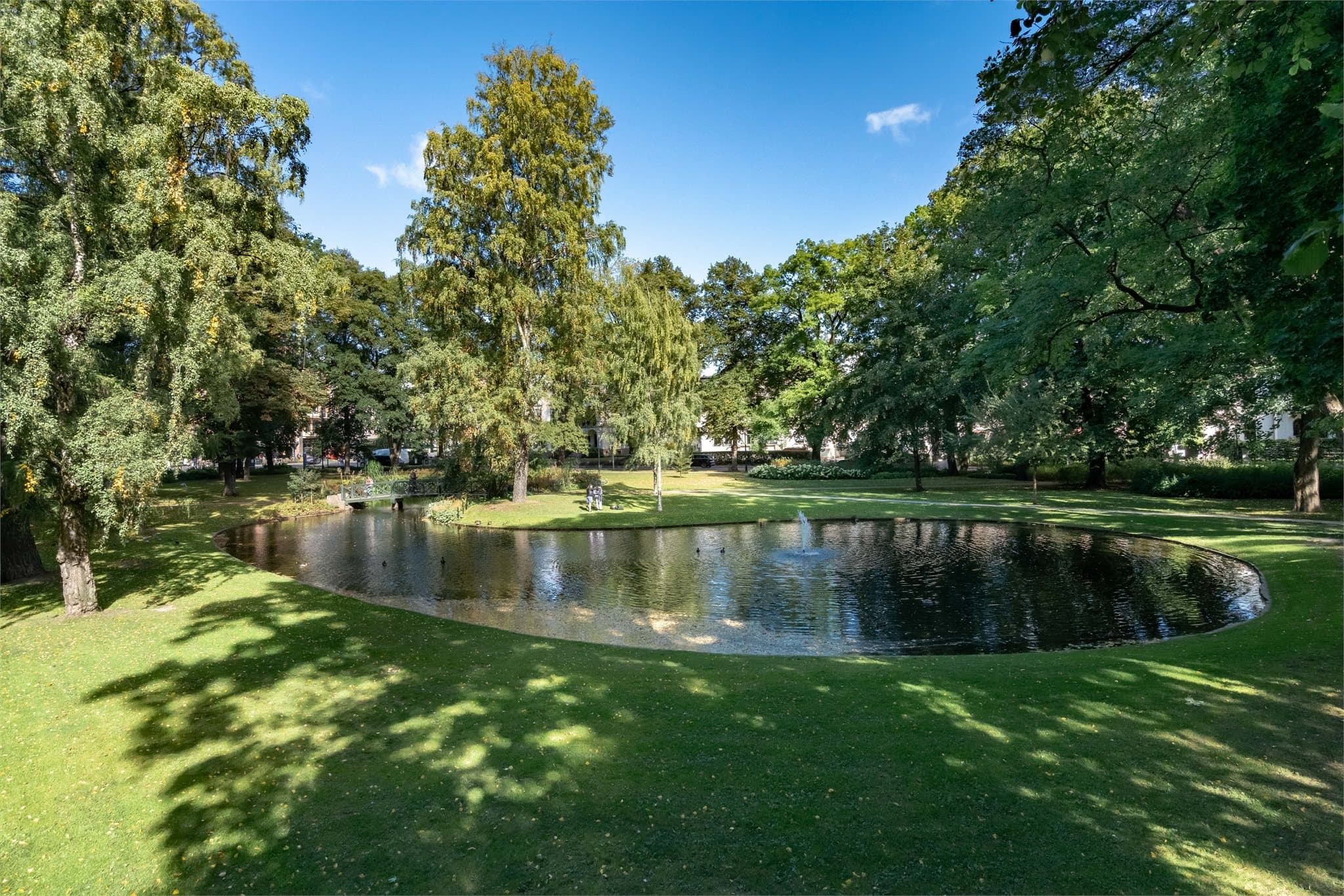 Beliggenheten kombinerer det beste av byliv med nærhet til parker og rekreasjonsområder.