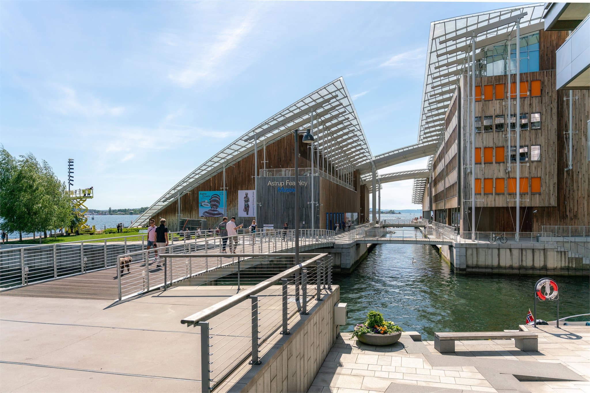På Tjuvholmen finner du også Astrup Fearnley Museet og byens mest sentrale badestrand.