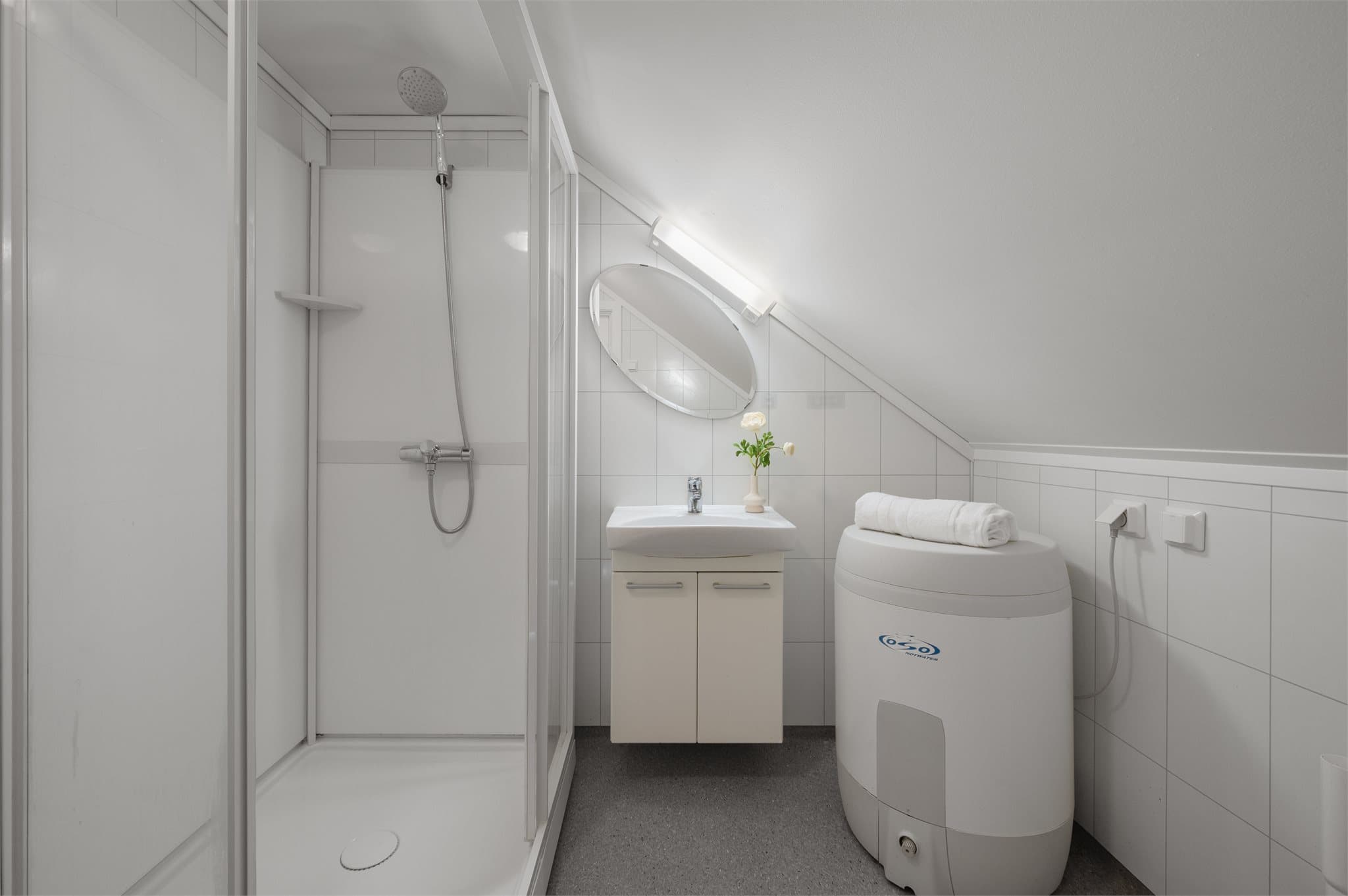 - Badet måler 3,8m² -