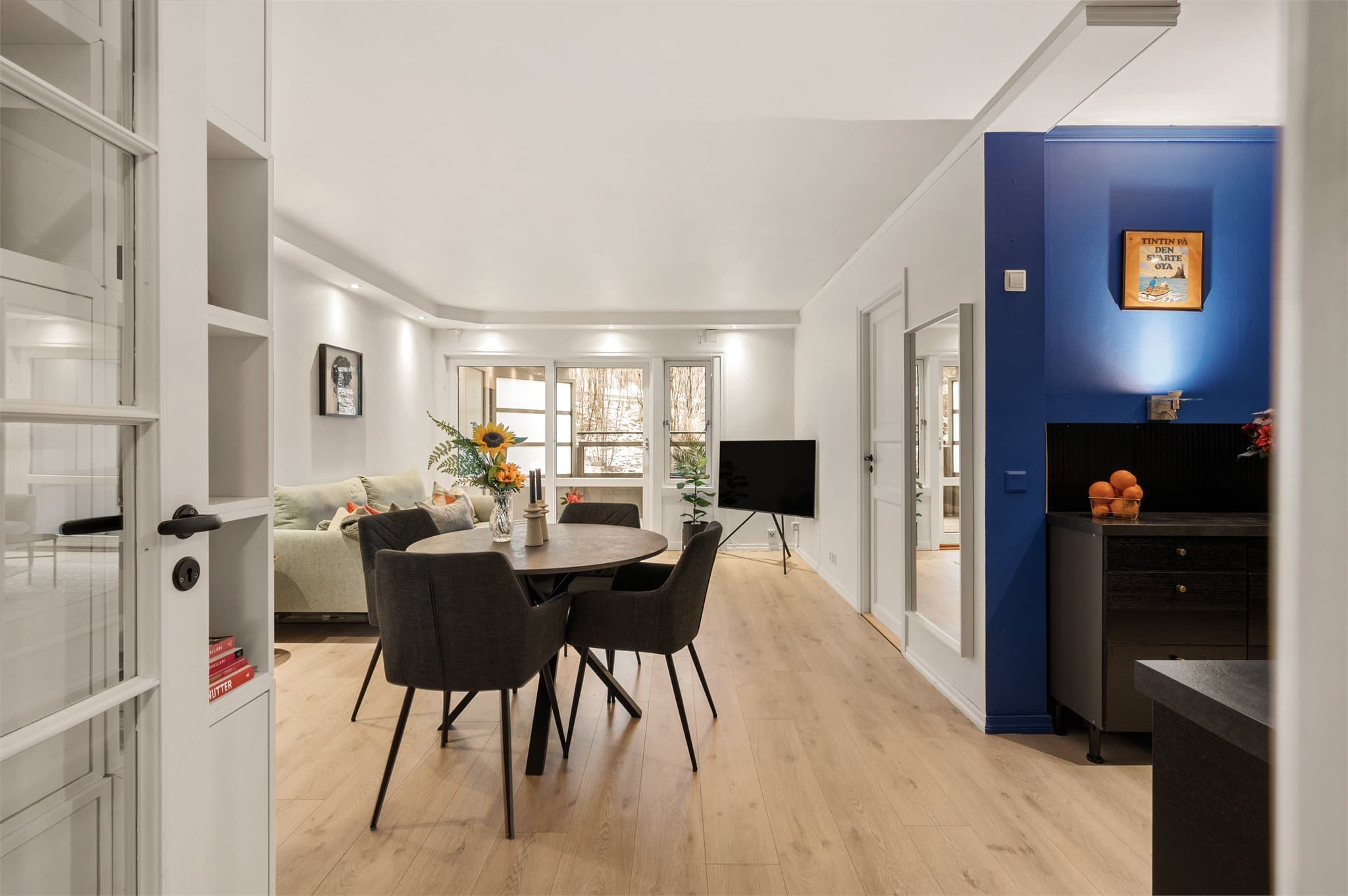 - Leiligheten har generøse vindusflater som gir rikelig med naturlig lysinnslipp -