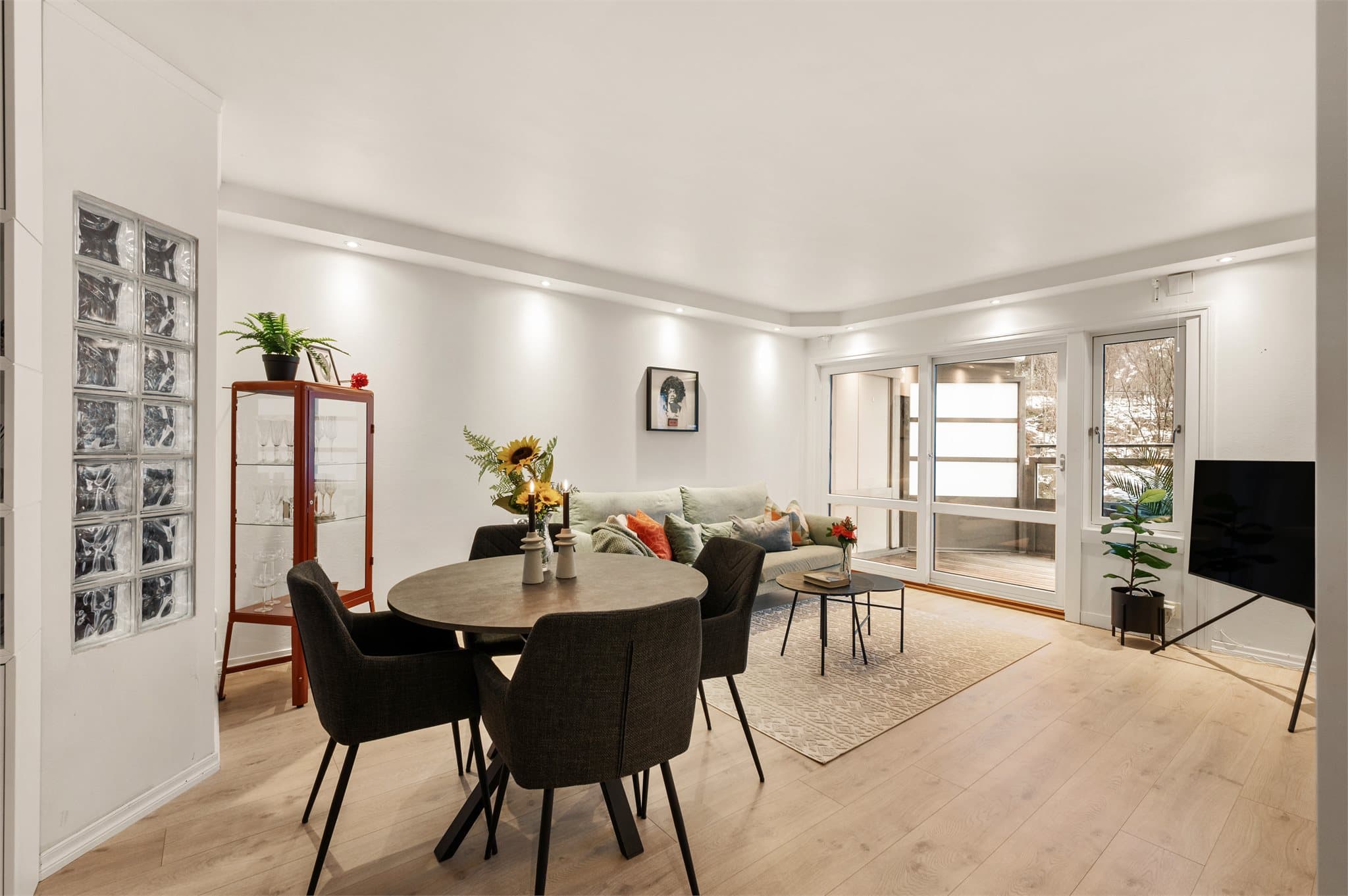 - Emera eiendomsmegling v/Erlend Stokmo har gleden av å presentere Løvåsbakken 11 -