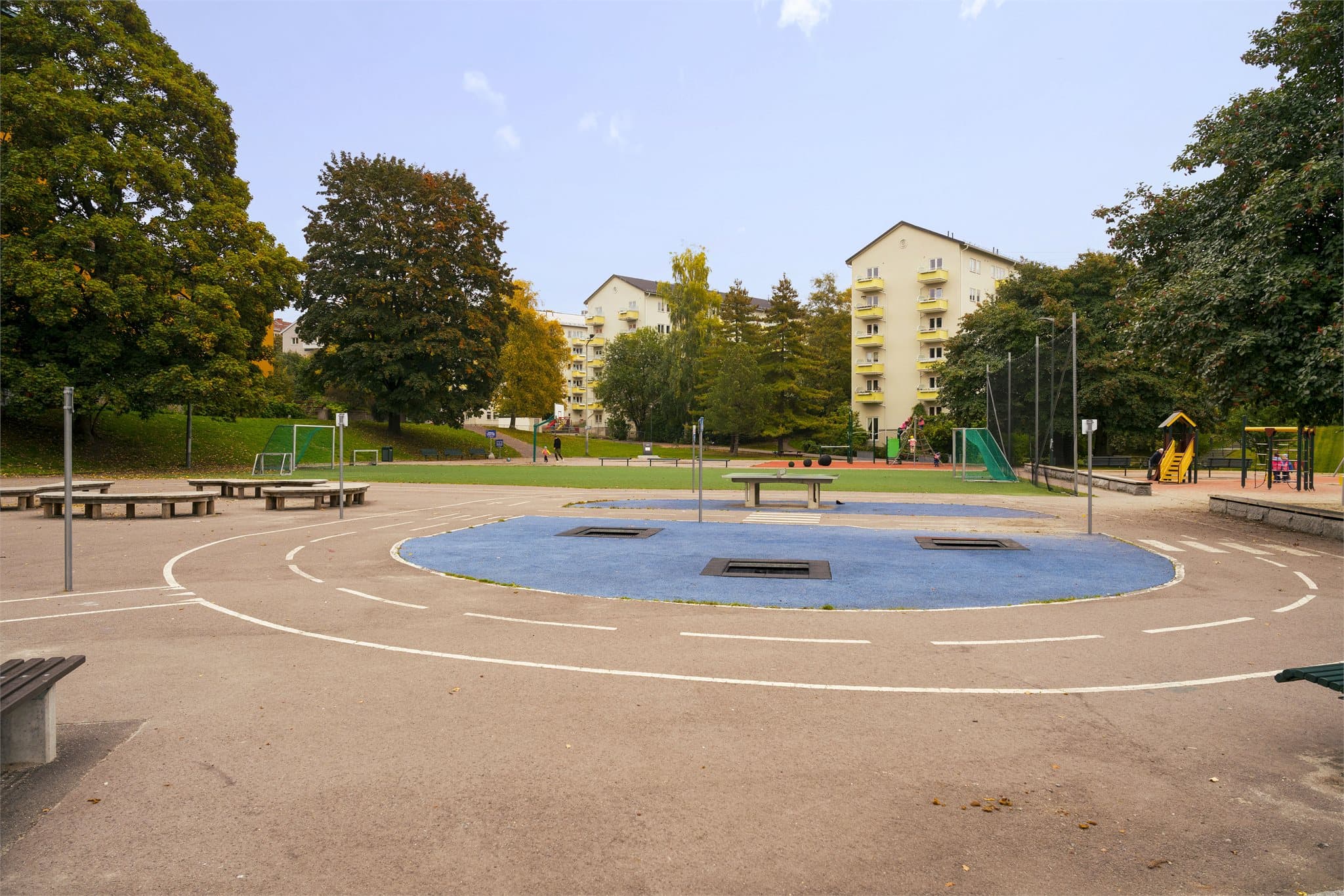 Iladalen Park byr på store gressletter, lekeplasser og gode rekreasjonsmuligheter.