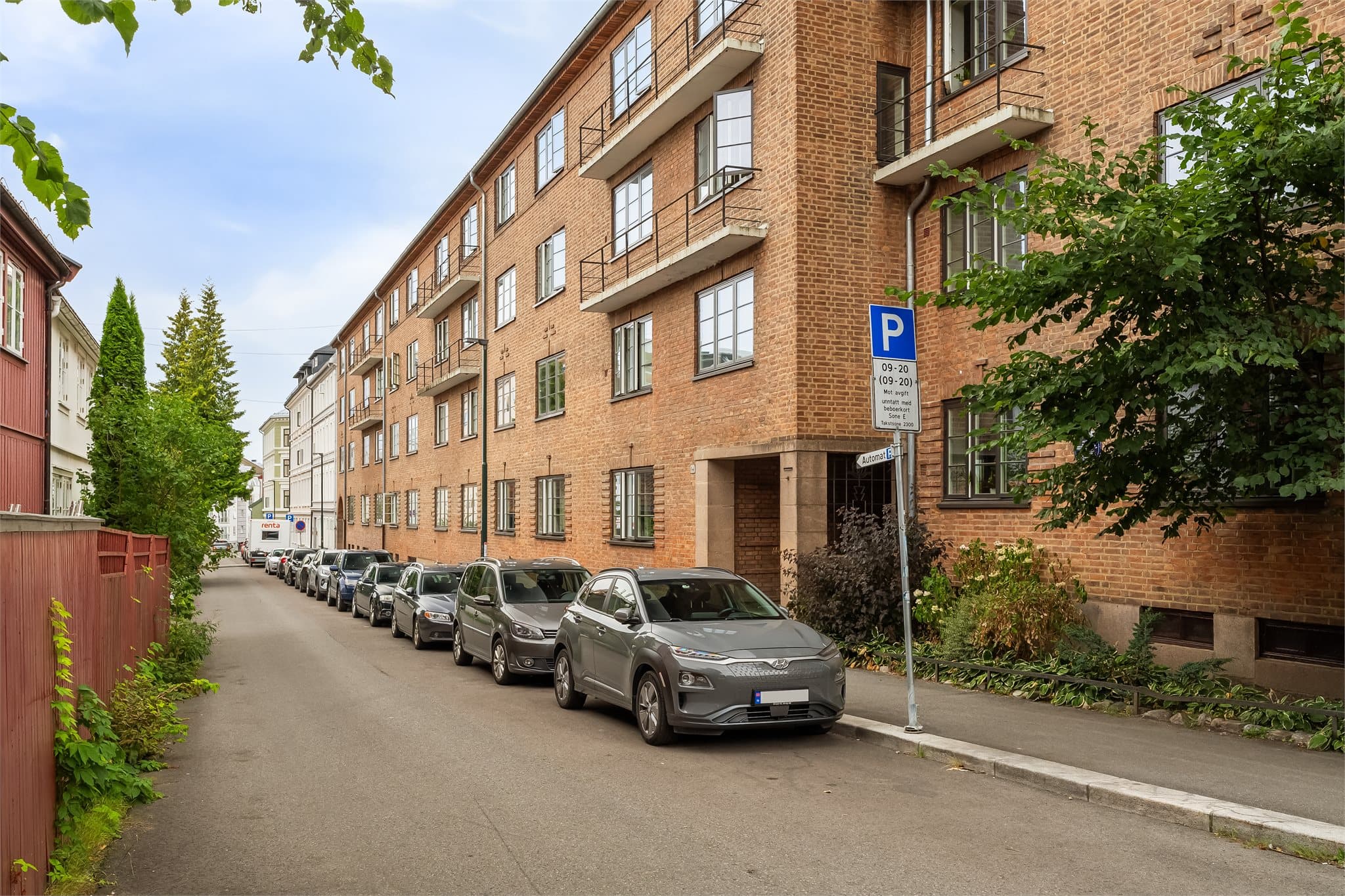 Her bor du fredelig til, men med byens pulserende liv rett utenfor døren.