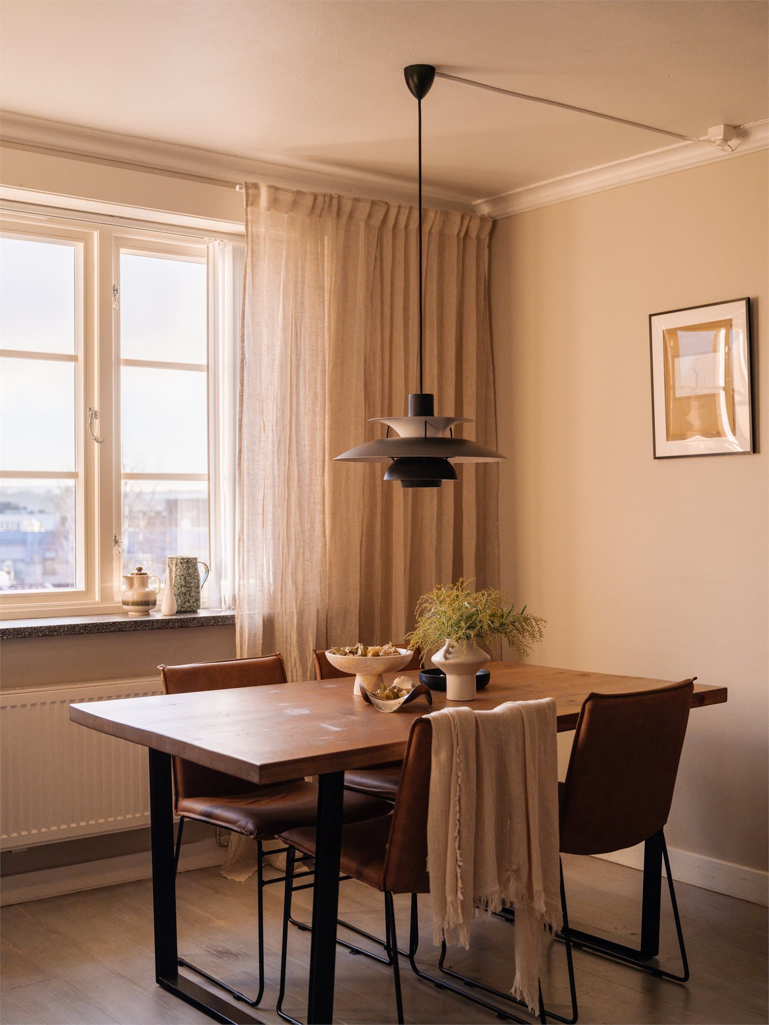 Den åpne løsningen i oppholdsrommet gir god plass til spisestue i tilknytning til kjøkkenet.