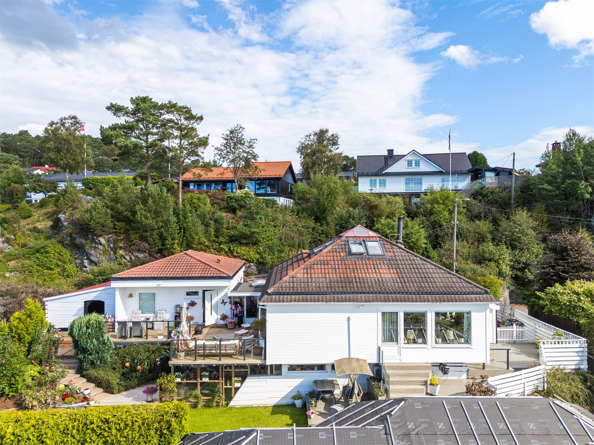 - Stor enebolig på ca 200m2, med utleiemuligheter, i enden av blindvei og en fantastisk utsikt -