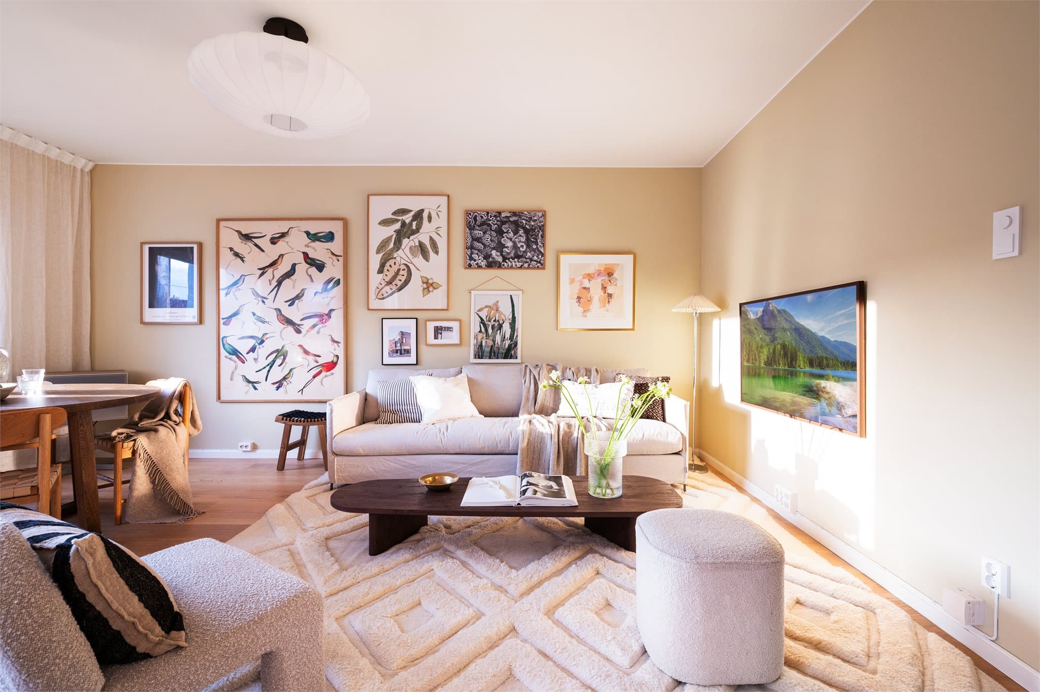 Fjernvarme sørger for energieffektiv oppvarming av leiligheten.