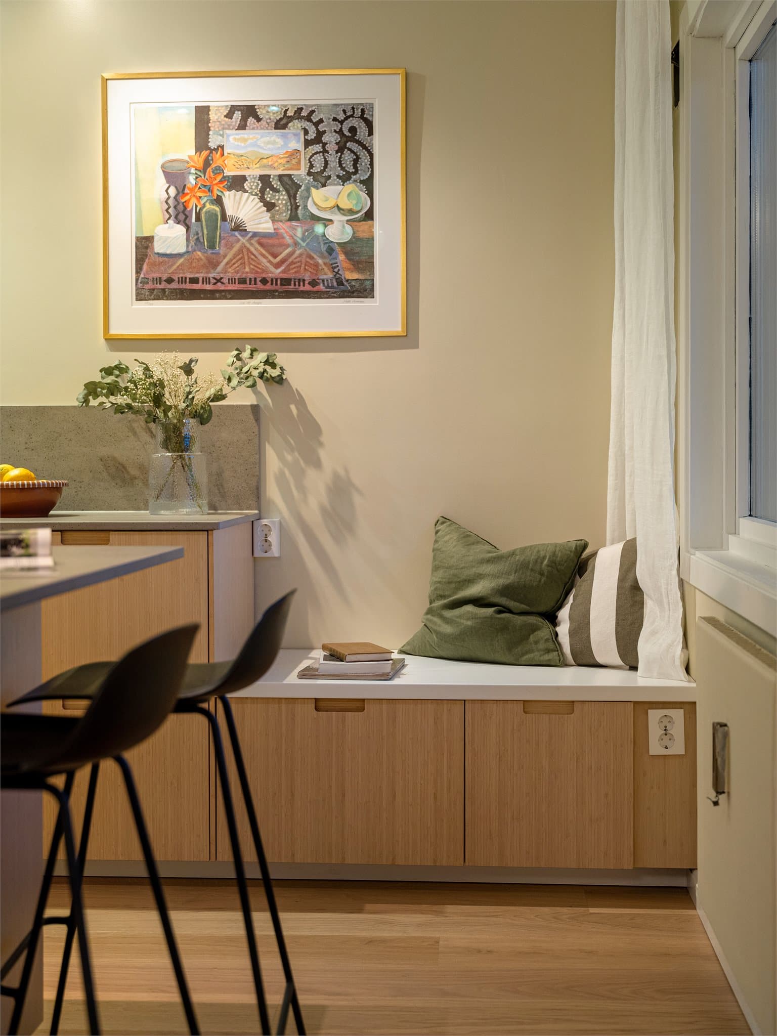 Kveldsstemning på kjøkkenet.