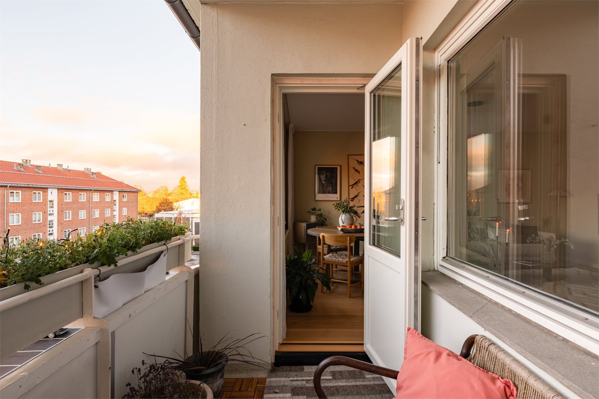 Her kan ettermiddagssolen nytes med utsyn mot fellesarealene.