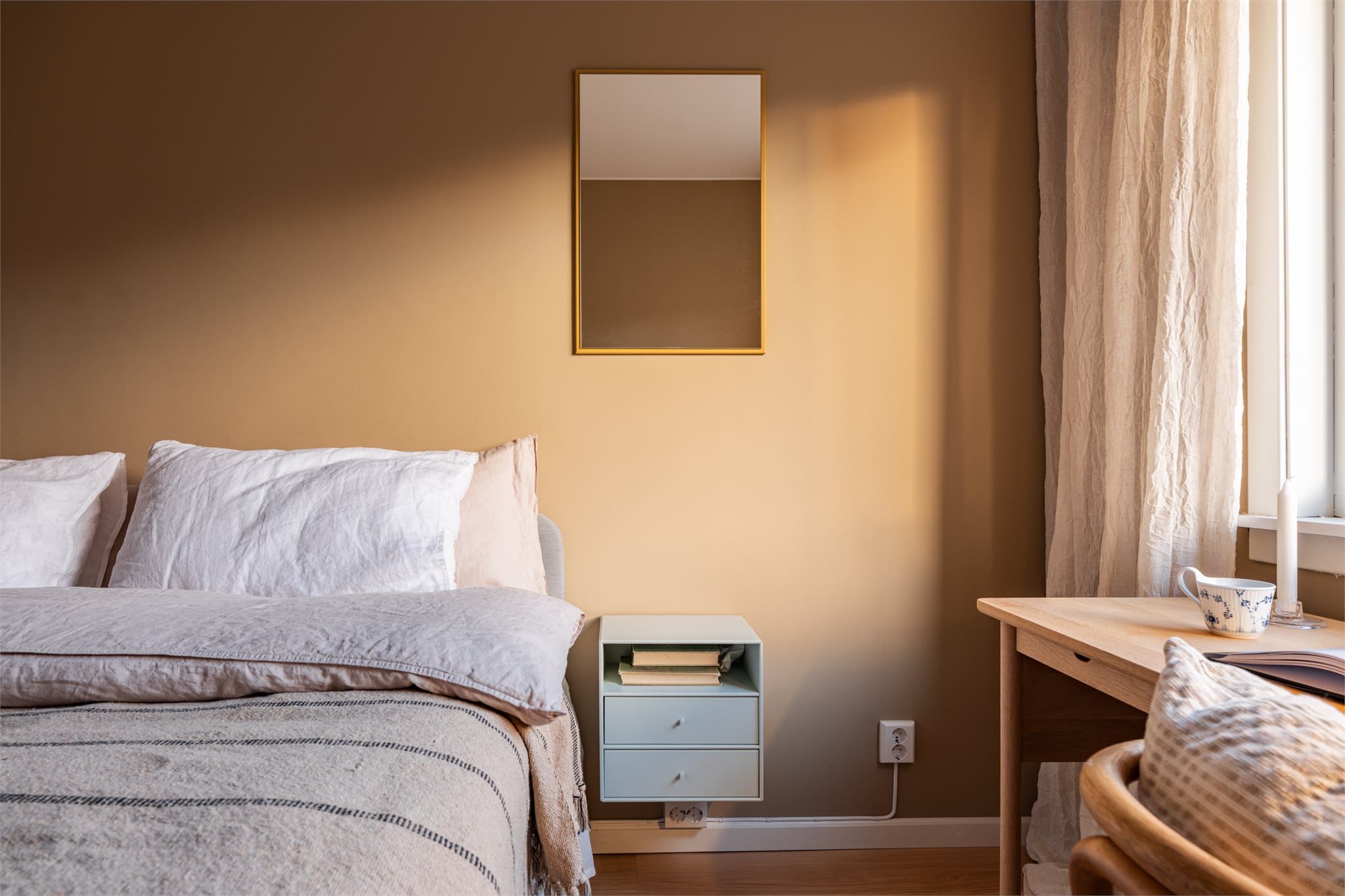 Behagelige fargevalg skaper en rolig atmosfære.