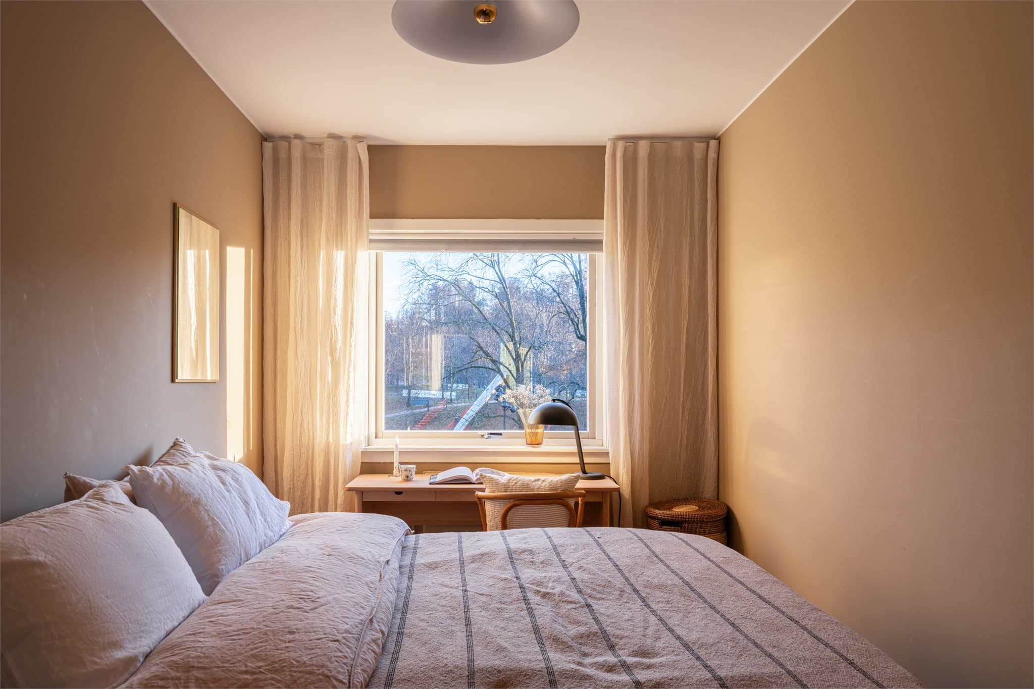 Soverommene vender mot et rolig, skjermet område.