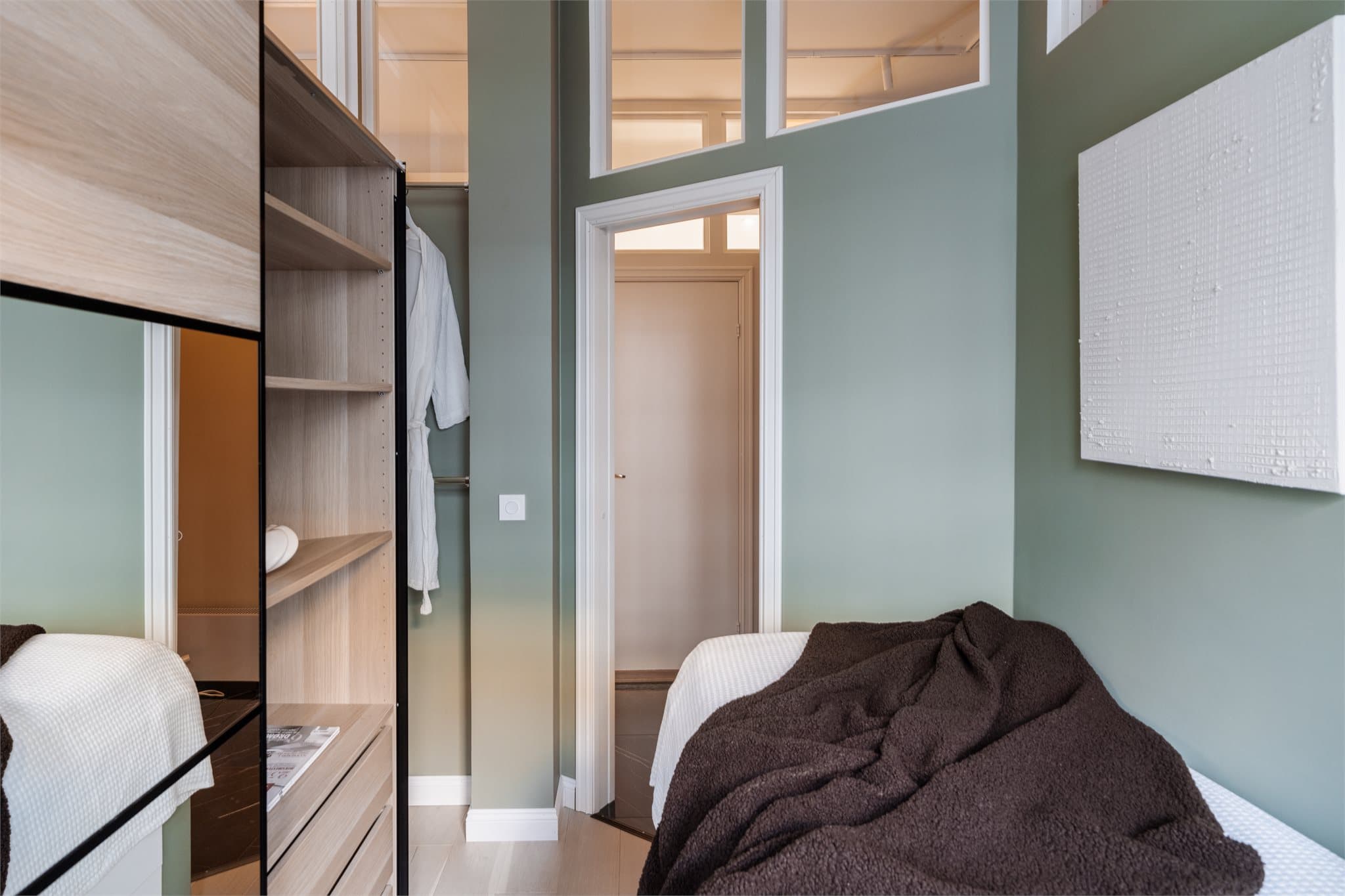 Smarte garderobeløsninger gir effektiv utnyttelse av plassen.